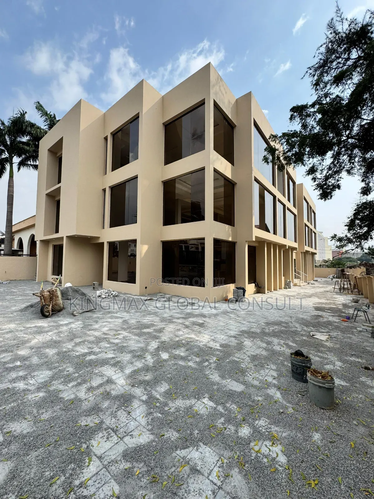 Just Listed for Sale !! Presenting a Prestigious Commercial Property in Wuse