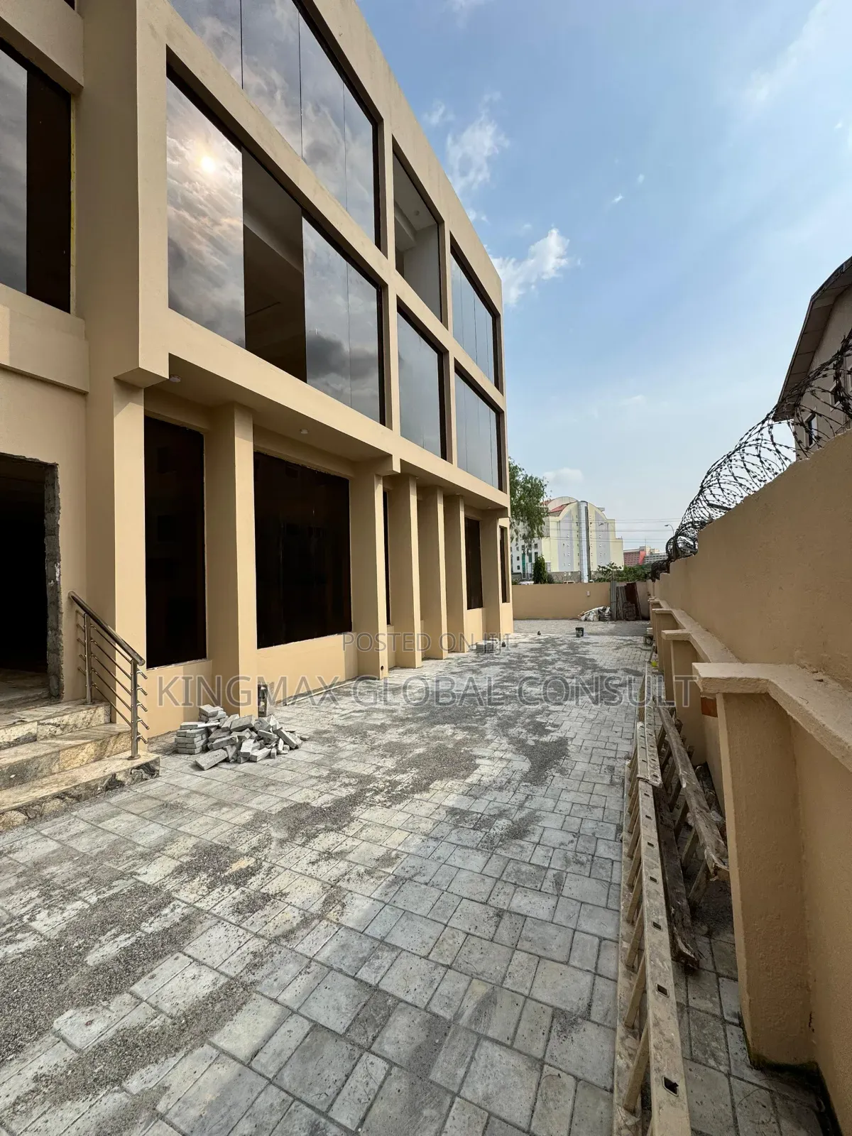Just Listed for Sale !! Presenting a Prestigious Commercial Property in Wuse