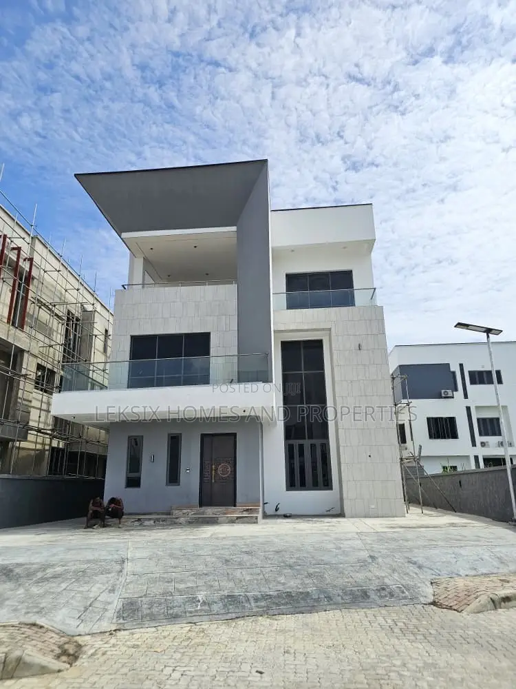 5bdrm Duplex in A Well Secured, Ikate for sale in Ikate
