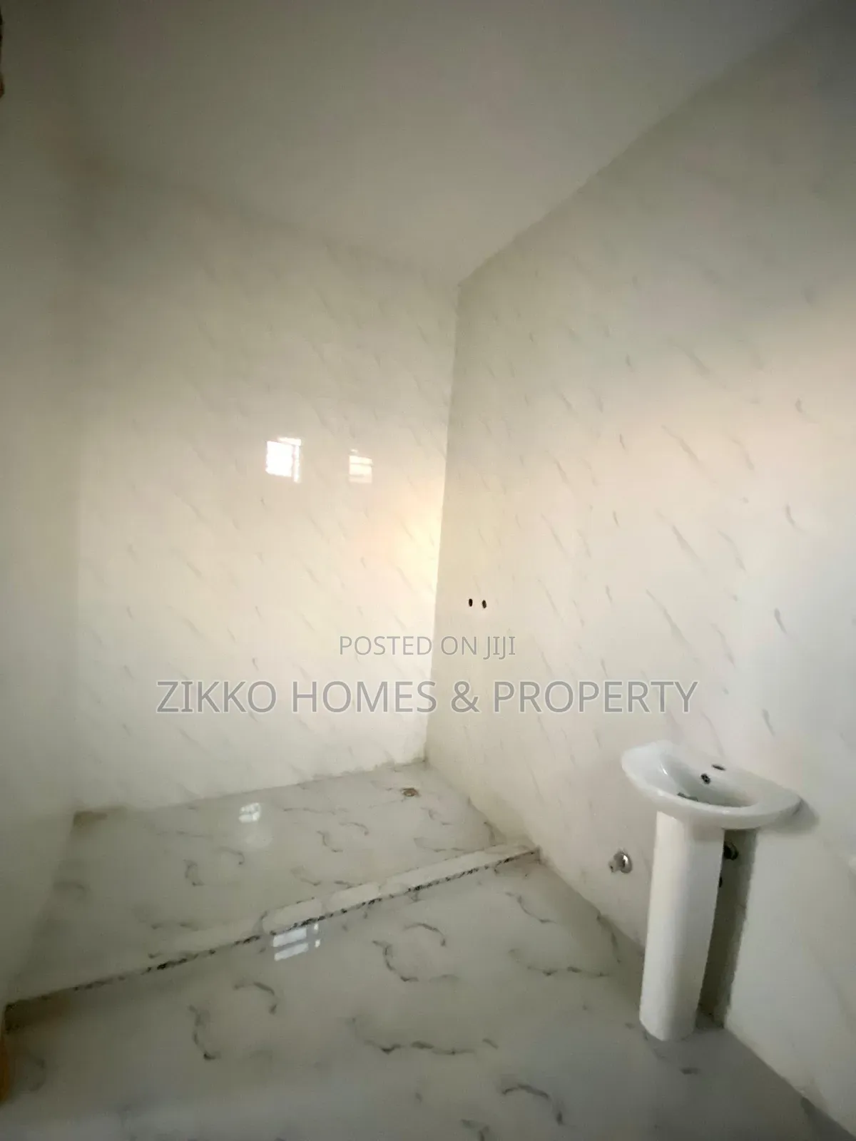 4bdrm Townhouse/Terrace in Orchid Road, Lekki for sale in Lekki