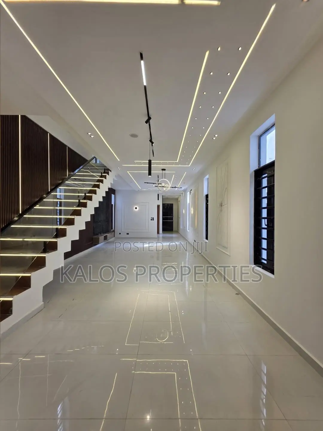 5bdrm Duplex in Toll Gate, Chevron for sale in Chevron