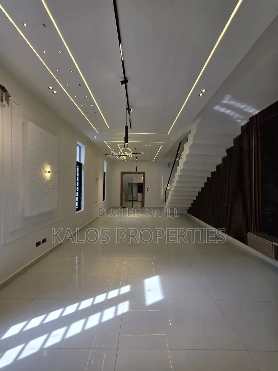 5bdrm Duplex in Toll Gate, Chevron for sale in Chevron