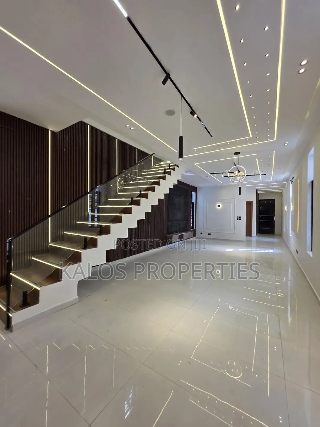 5bdrm Duplex in Toll Gate, Chevron for sale in Chevron