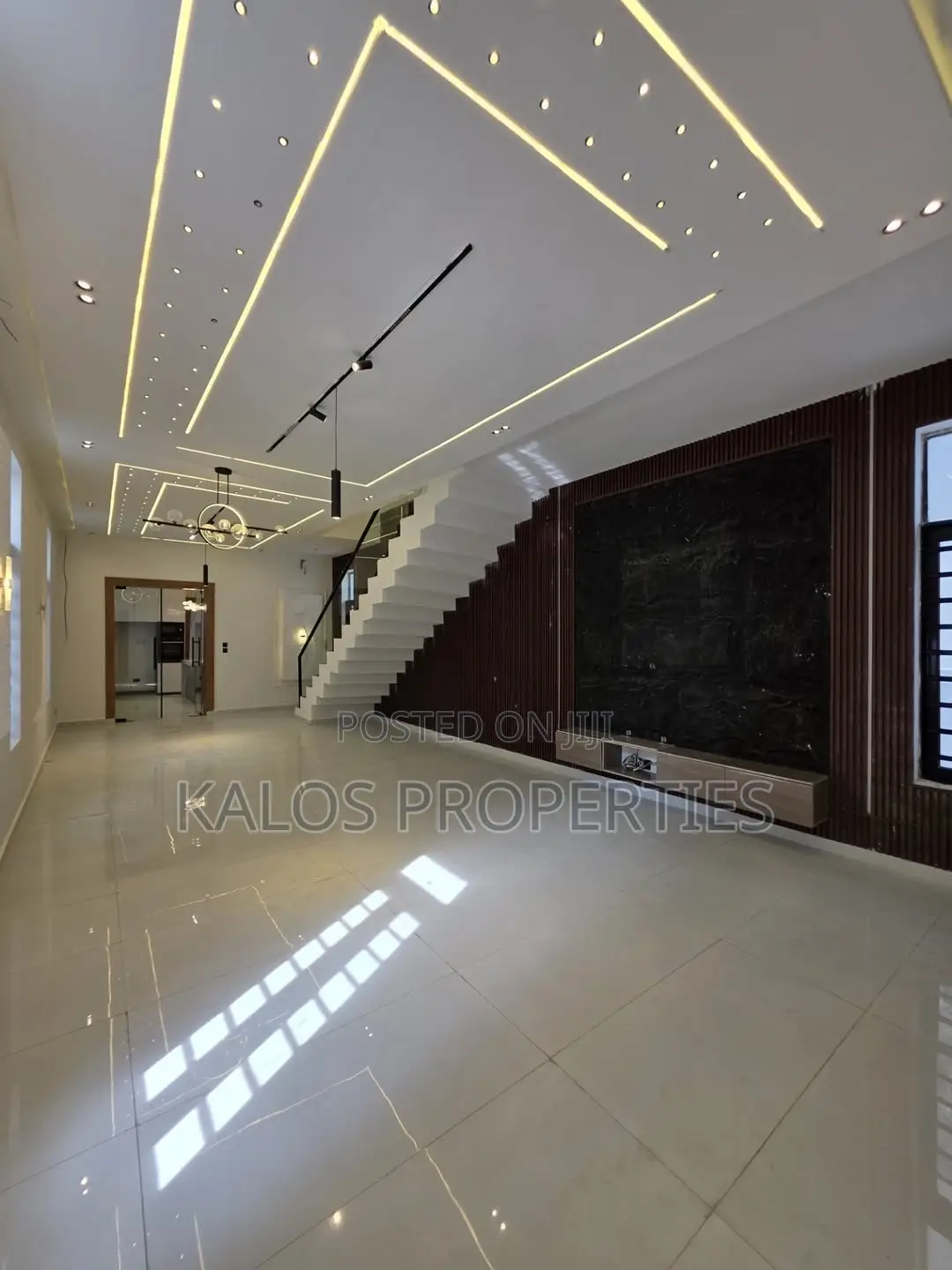 5bdrm Duplex in Toll Gate, Chevron for sale in Chevron