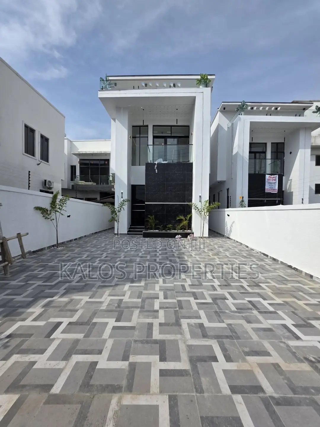 5bdrm Duplex in Toll Gate, Chevron for sale in Chevron