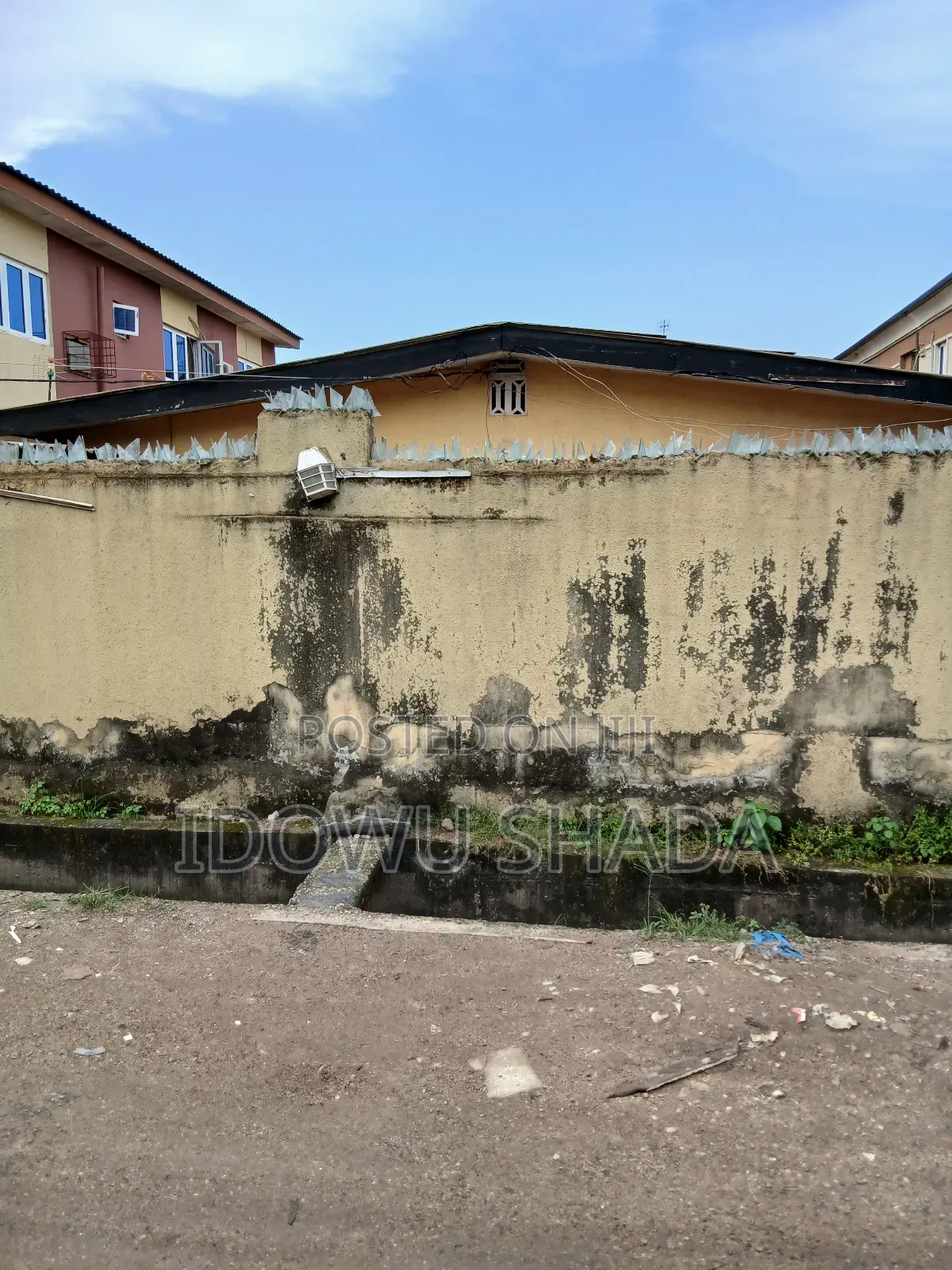 12bdrm Bungalow in Agege for sale in Agege