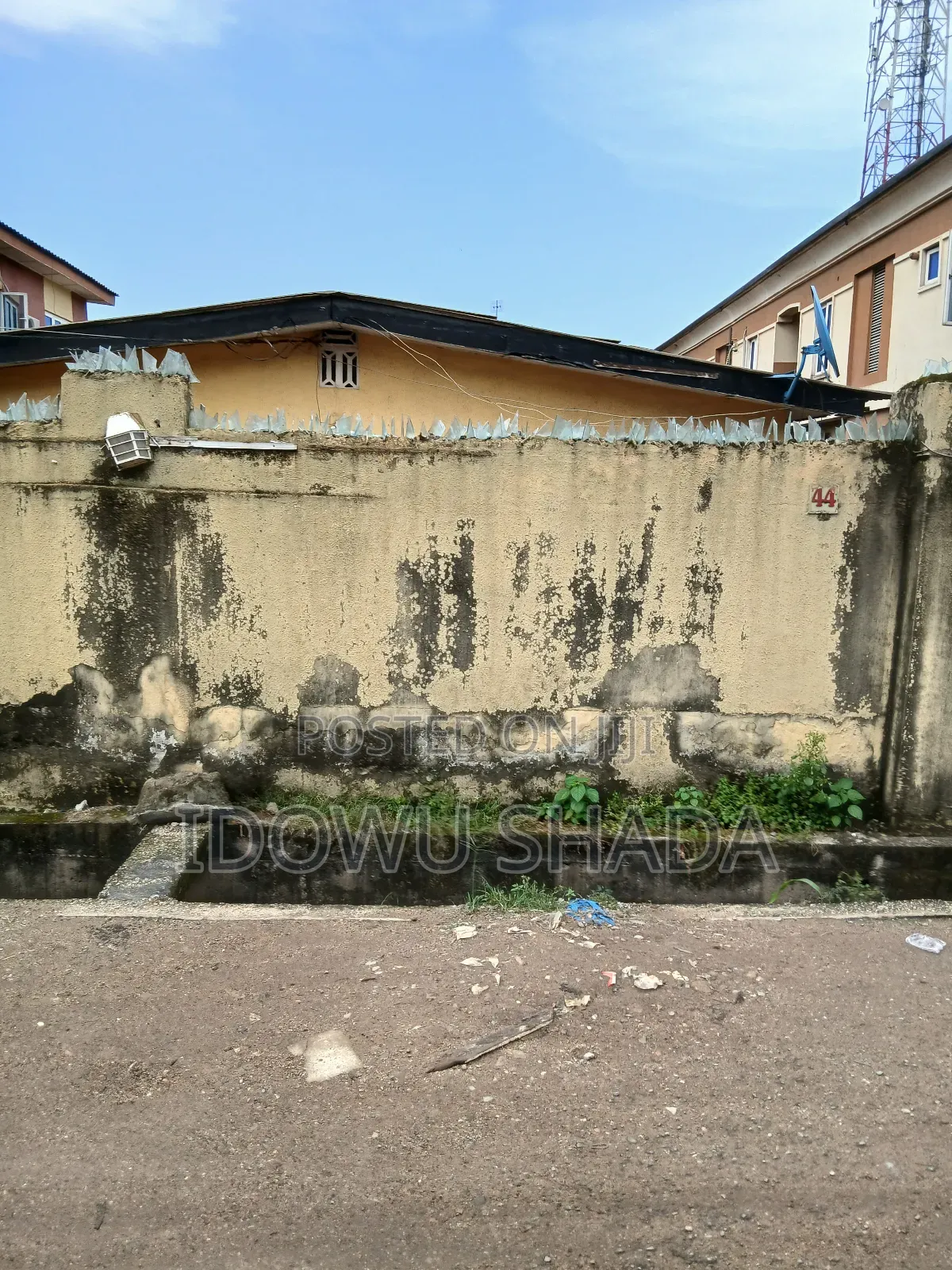 12bdrm Bungalow in Agege for sale in Agege