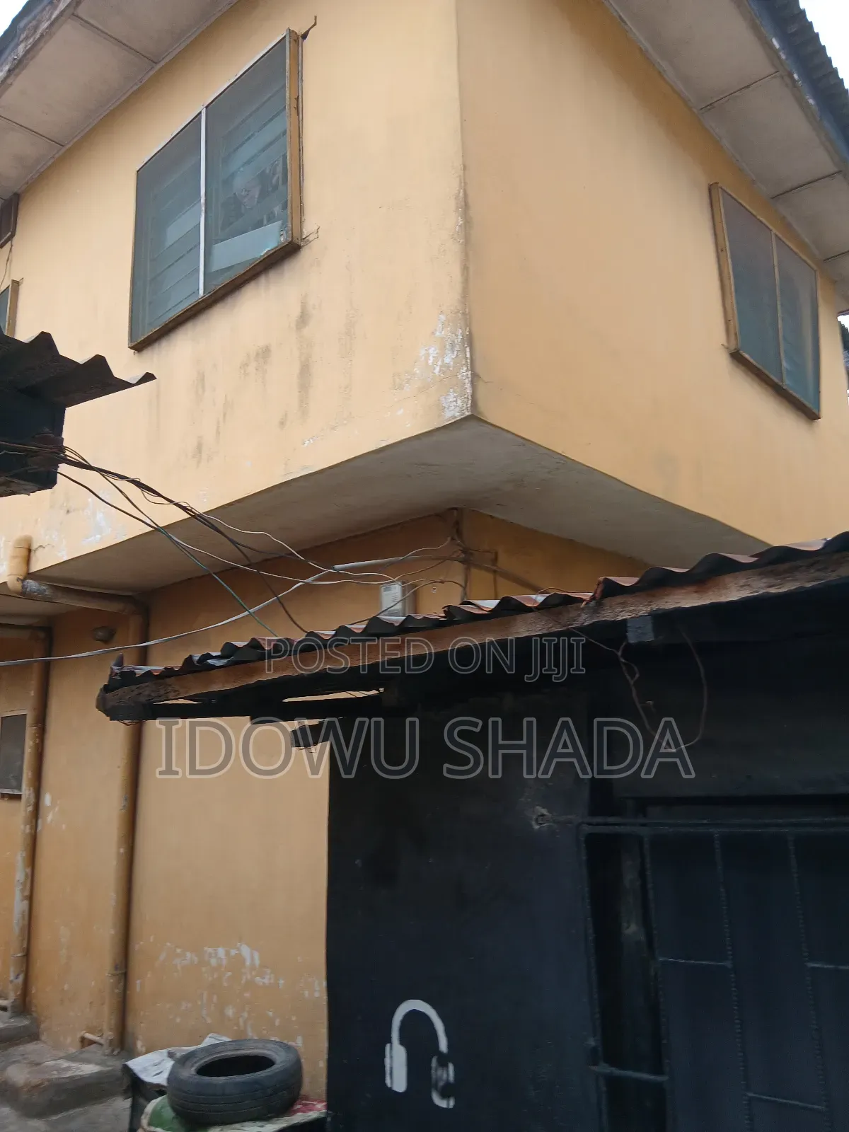 12bdrm Bungalow in Agege for sale in Agege