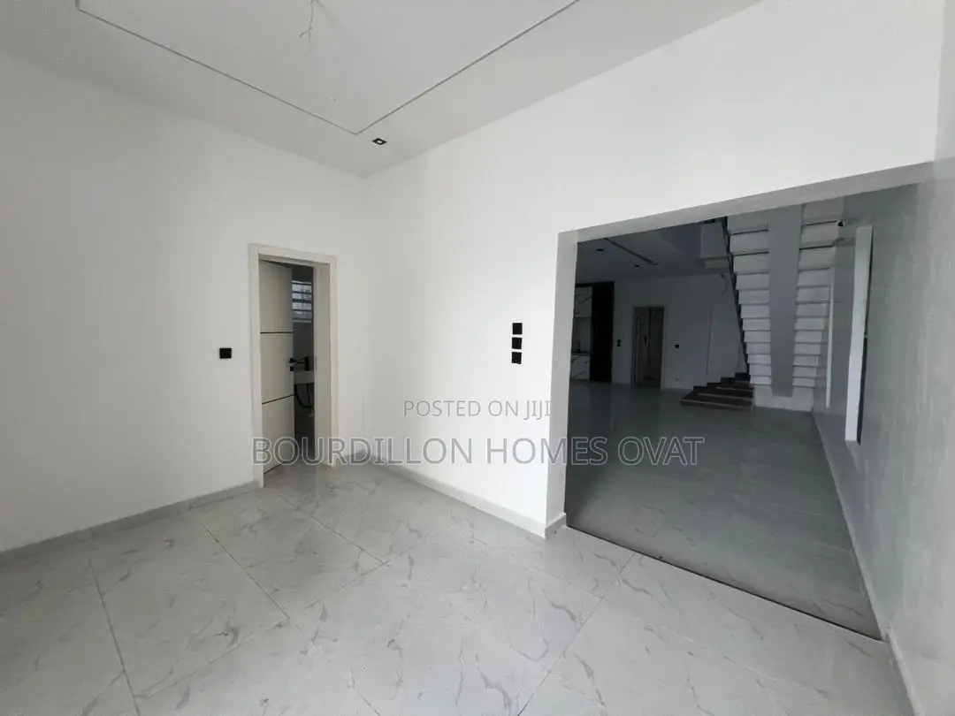 5bdrm Duplex in Ajah for sale in Ajah