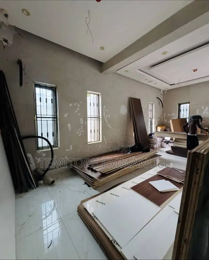 Furnished 4bdrm Duplex in Surulere, Lagos for sale in Surulere