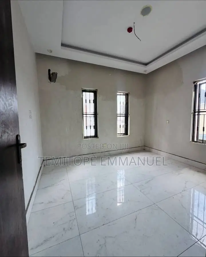 Furnished 4bdrm Duplex in Surulere, Lagos for sale in Surulere