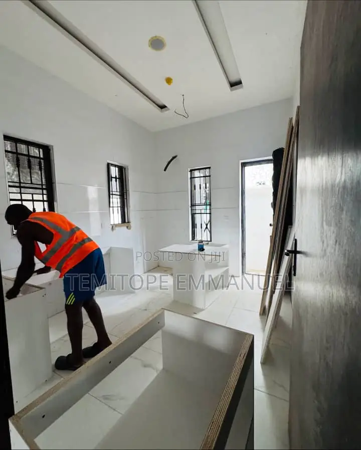 Furnished 4bdrm Duplex in Surulere, Lagos for sale in Surulere