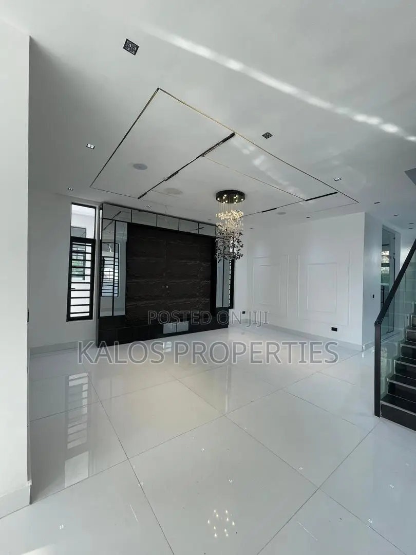 5bdrm Duplex in Chevron for sale in Chevron