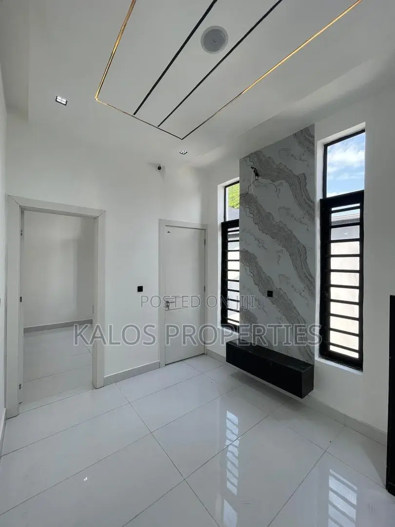 5bdrm Duplex in Chevron for sale in Chevron