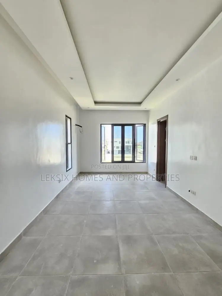 5bdrm Duplex in A Well Secured, Ikate for sale in Ikate