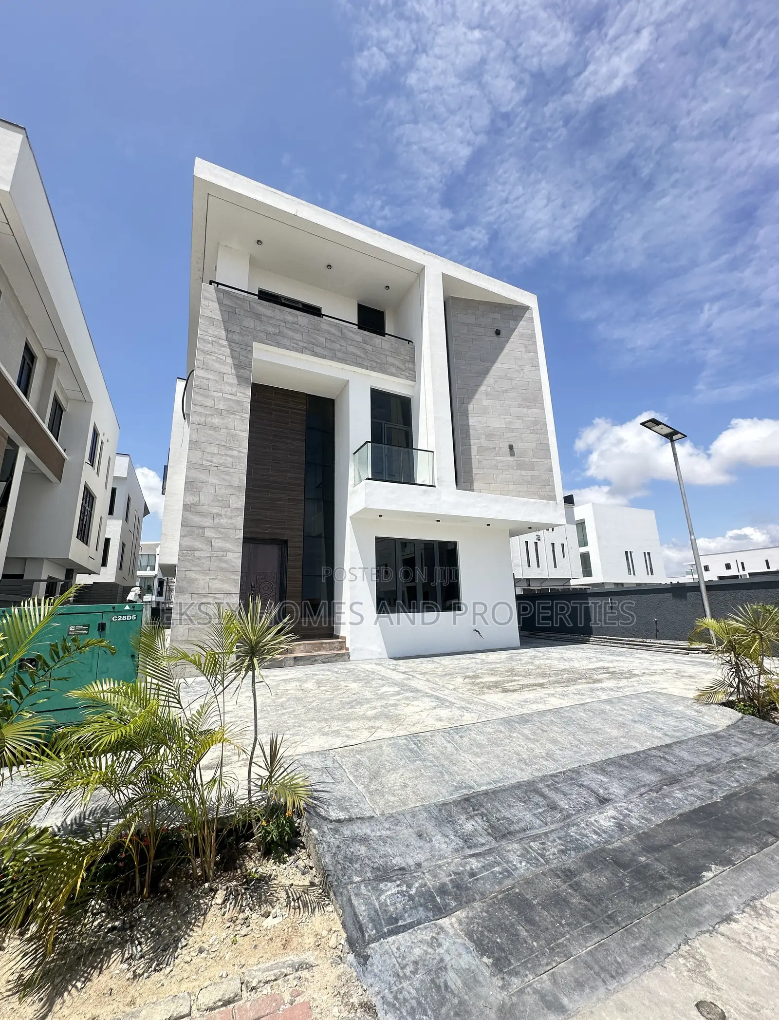 5bdrm Duplex in A Well Secured, Ikate for sale in Ikate