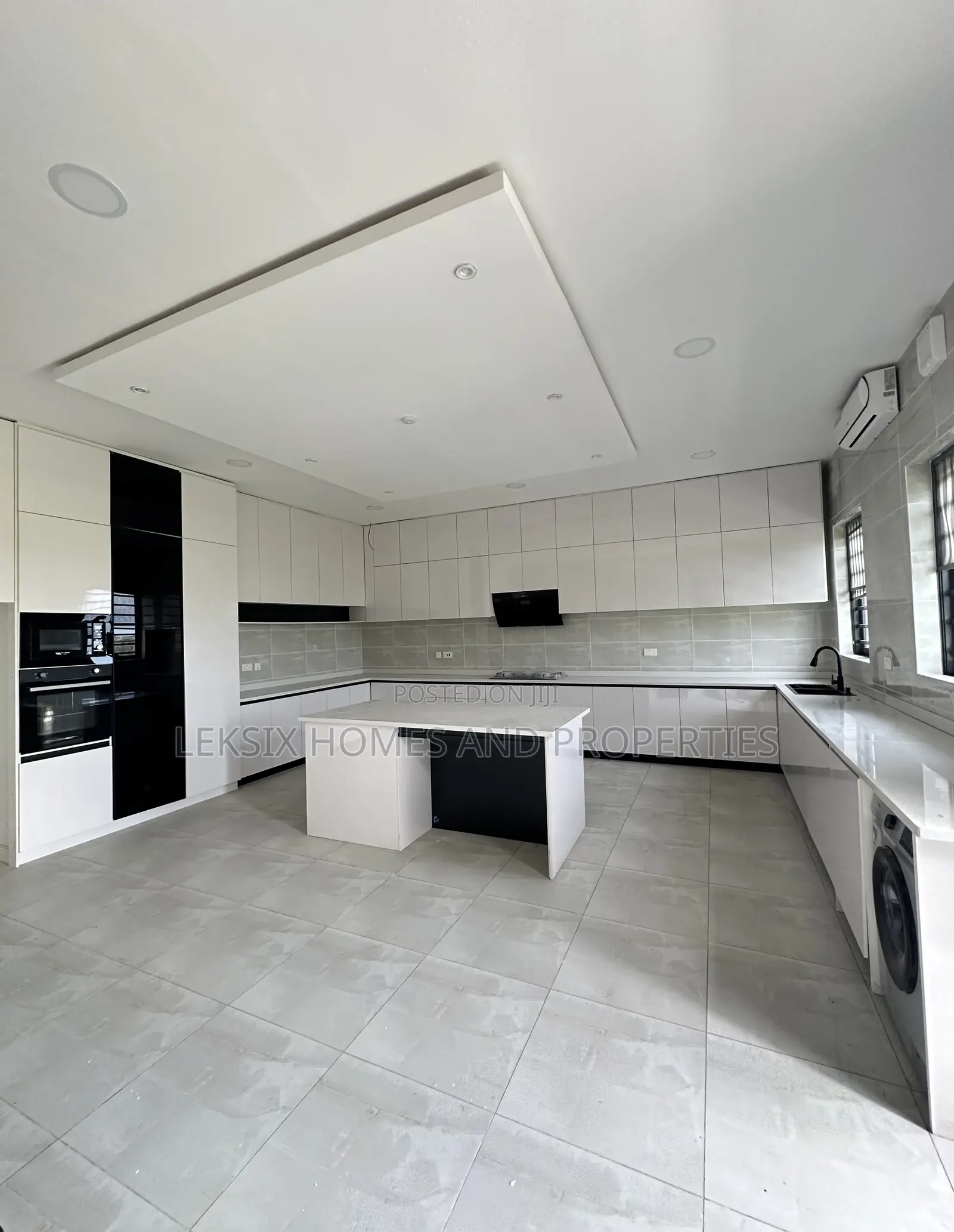5bdrm Duplex in A Well Secured, Ikate for sale in Ikate