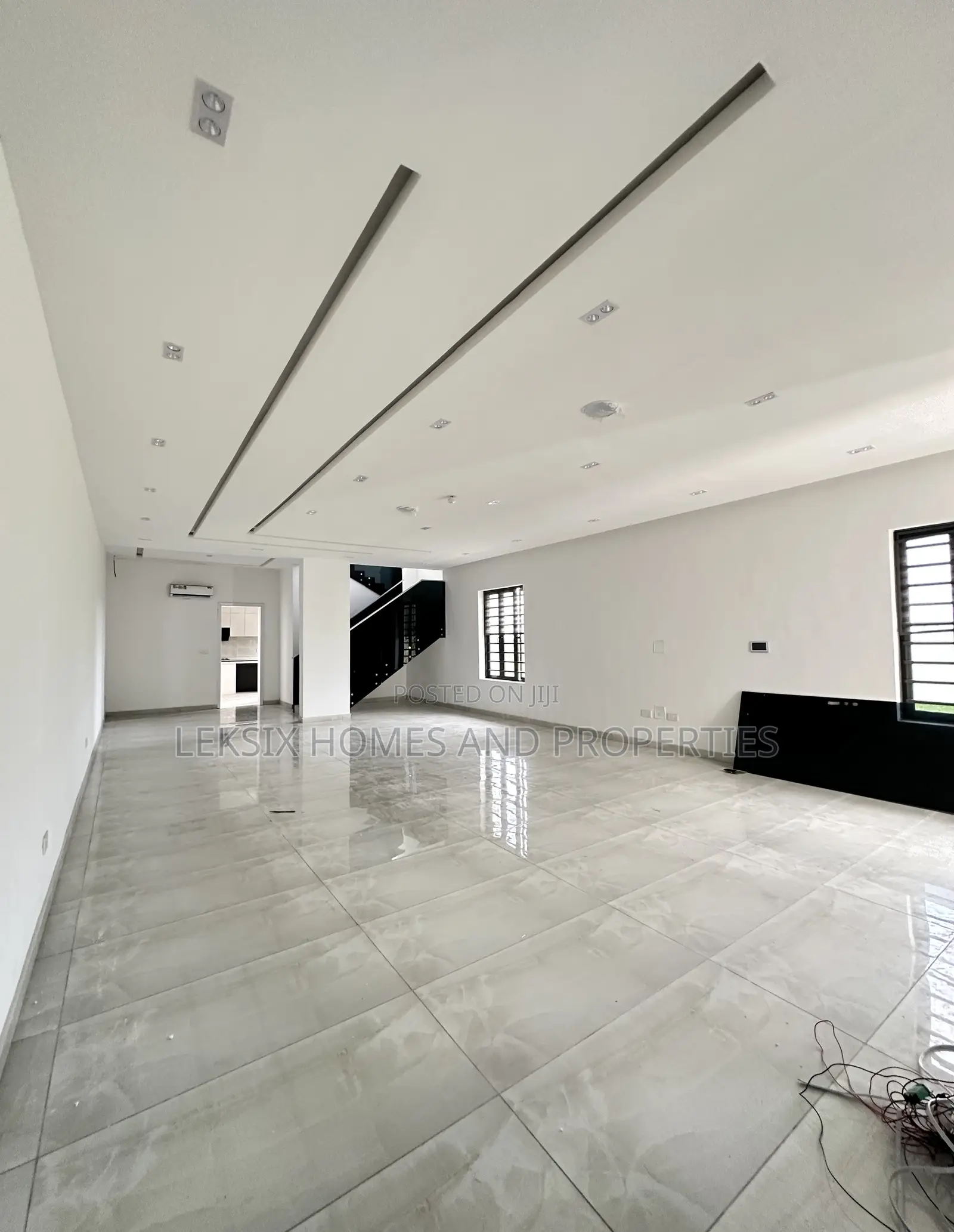 5bdrm Duplex in A Well Secured, Ikate for sale in Ikate