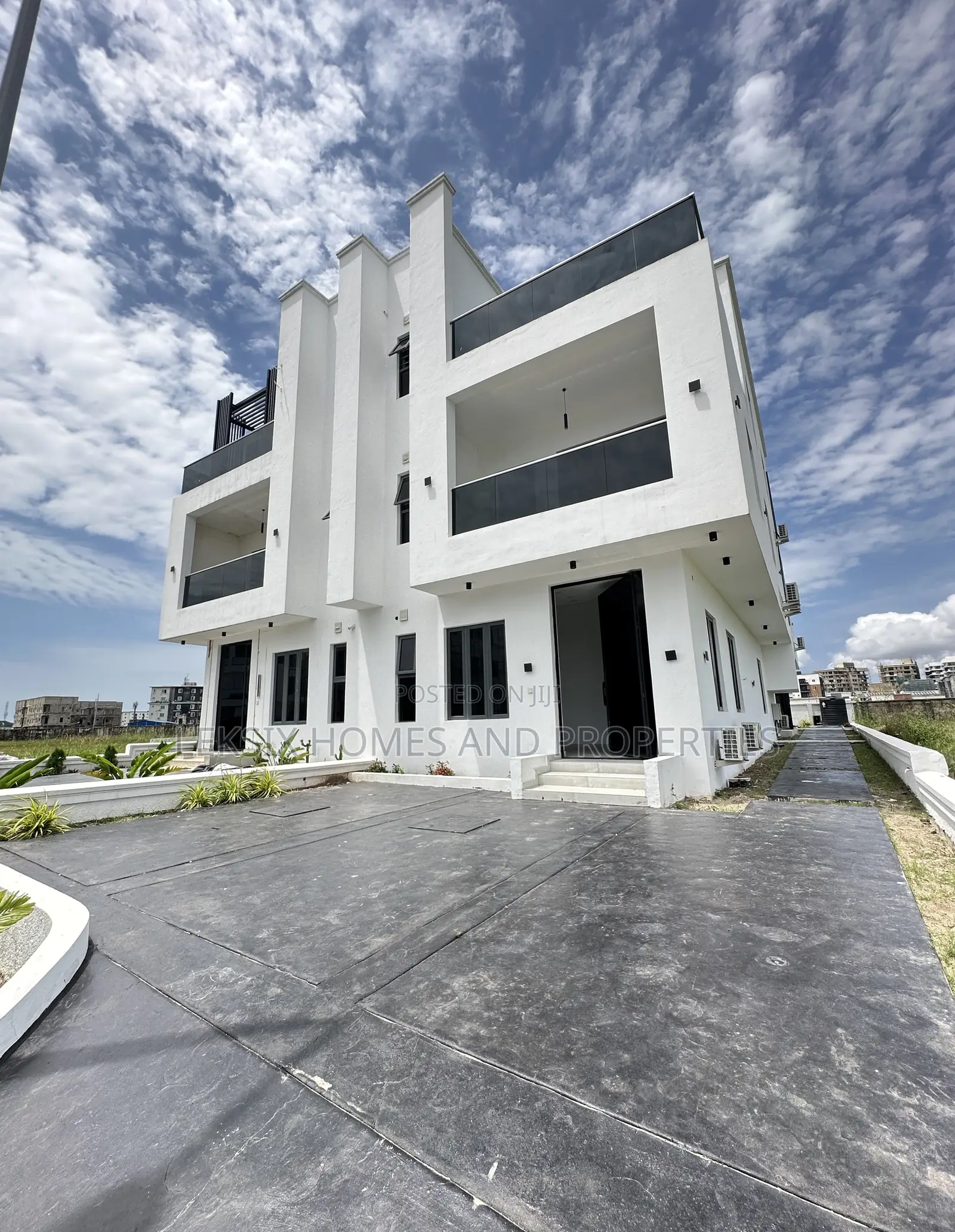5bdrm Duplex in A Well Secured, Ikate for sale in Ikate