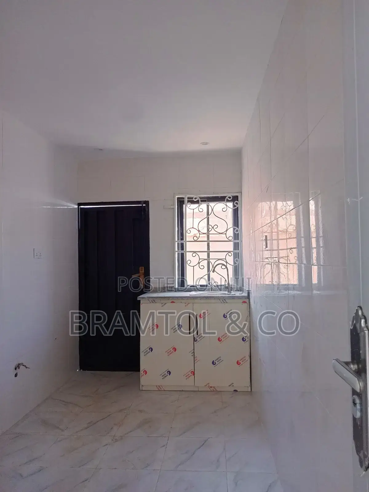 Newly Refurbished Spacious 2 Bedroom Bungalow For Any Commercial Use in Wuse 2