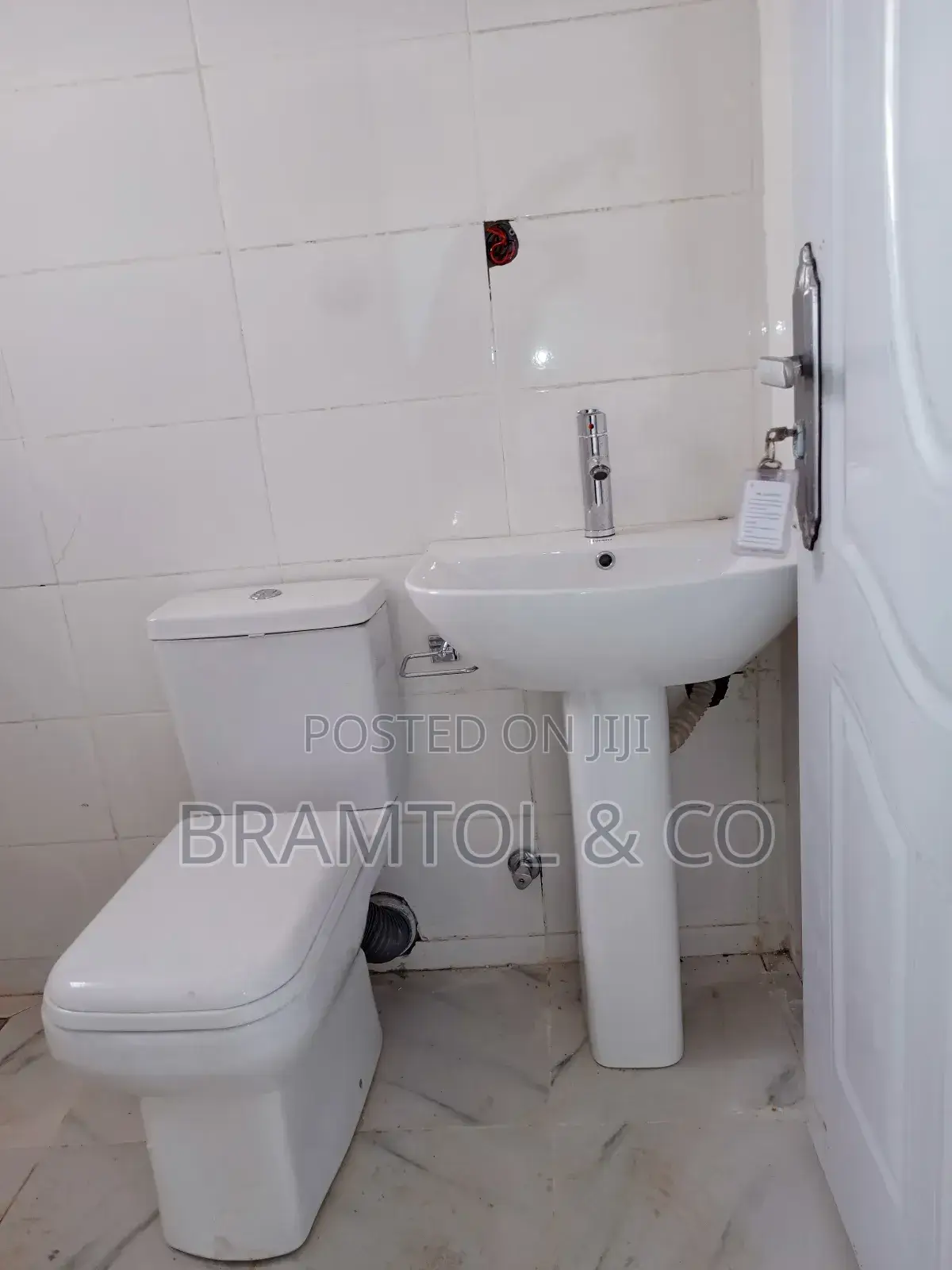 Newly Refurbished Spacious 2 Bedroom Bungalow For Any Commercial Use in Wuse 2