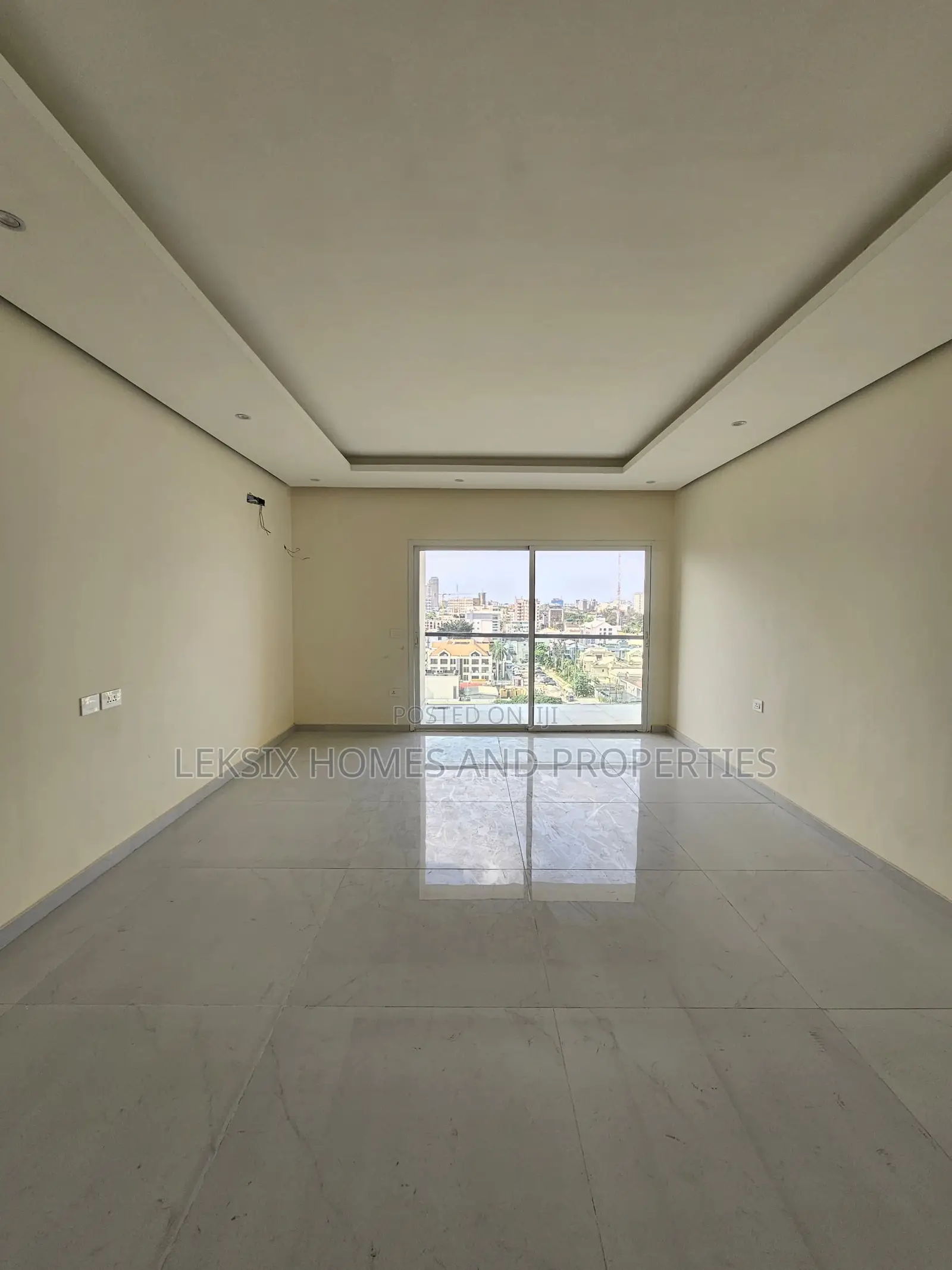 4bdrm Penthouse in A Well Secured, Saka Tinubu for sale in Saka Tinubu