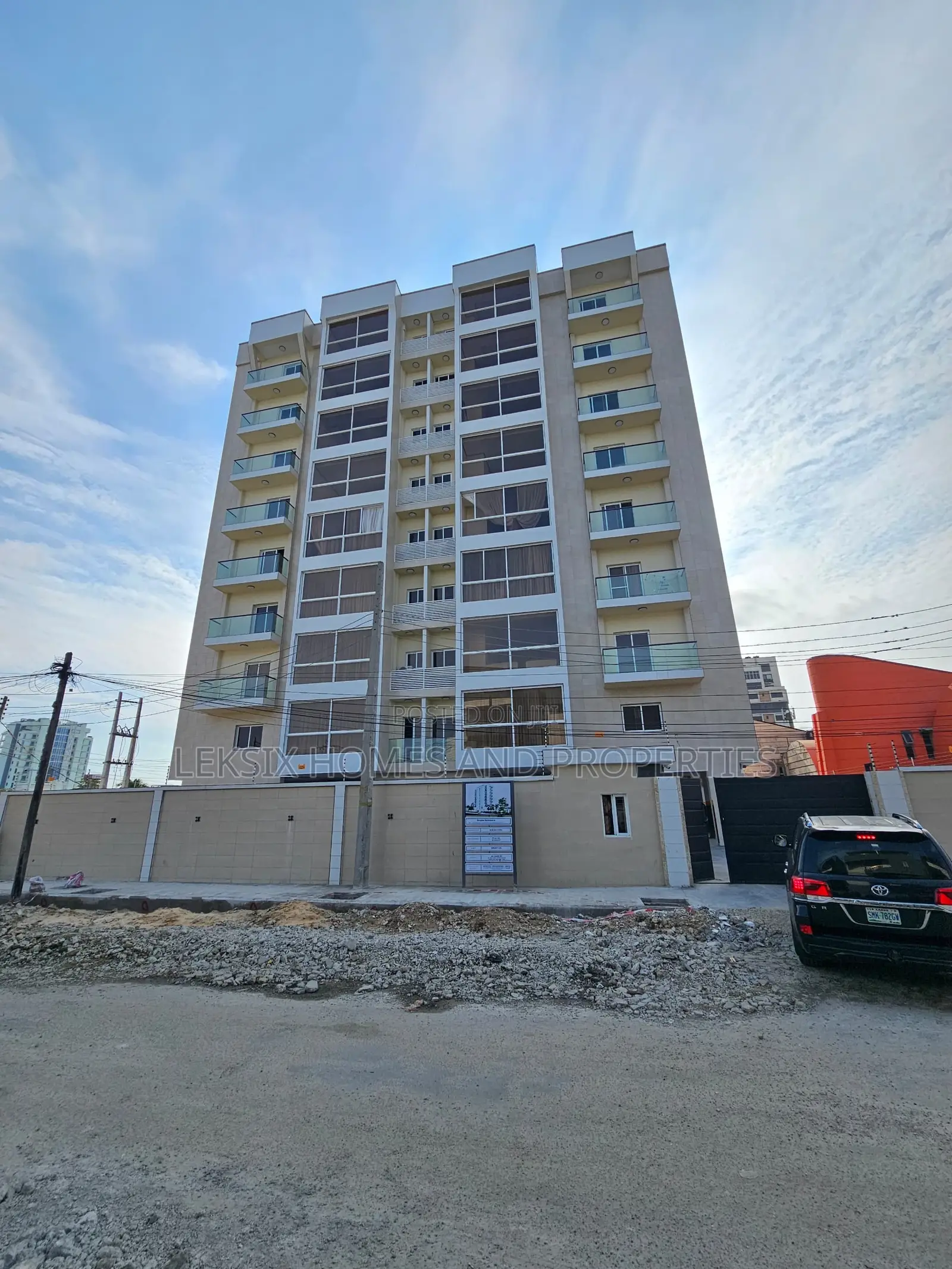4bdrm Penthouse in A Well Secured, Saka Tinubu for sale in Saka Tinubu