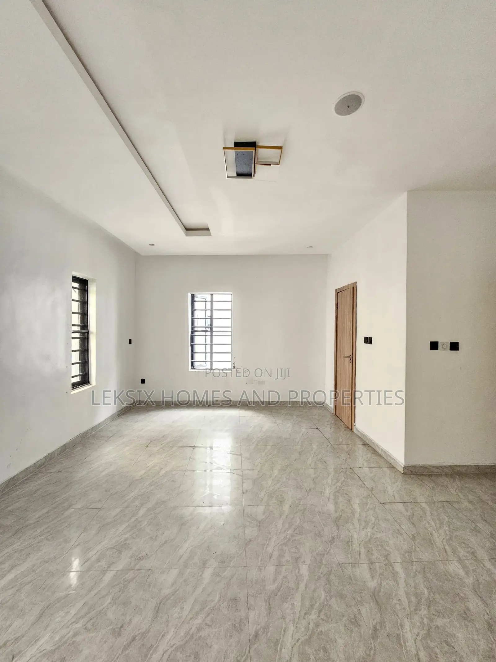 4bdrm Duplex in A Well Secured, Lekki Phase 2 for sale in Lekki Phase 2