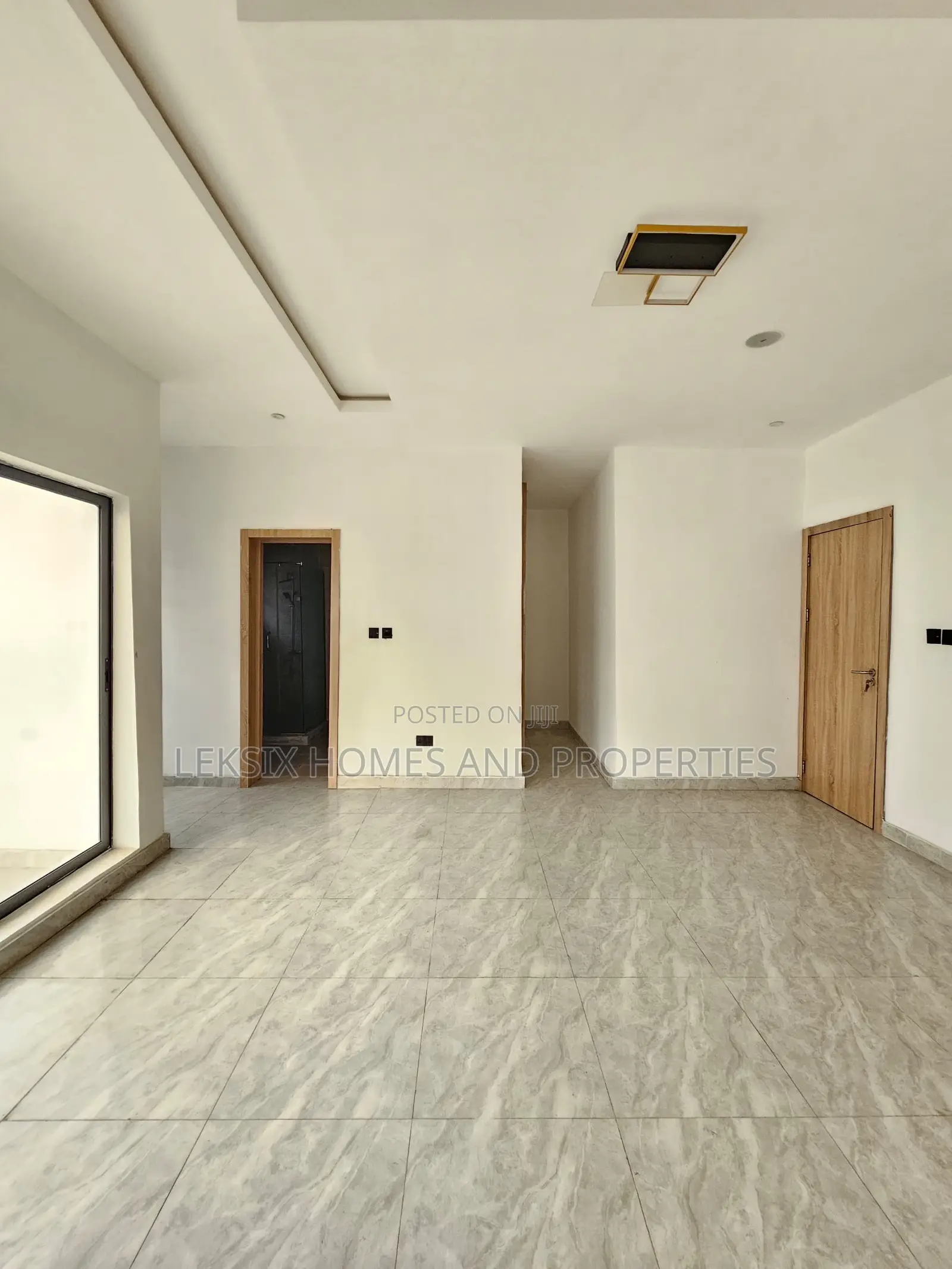 4bdrm Duplex in A Well Secured, Lekki Phase 2 for sale in Lekki Phase 2