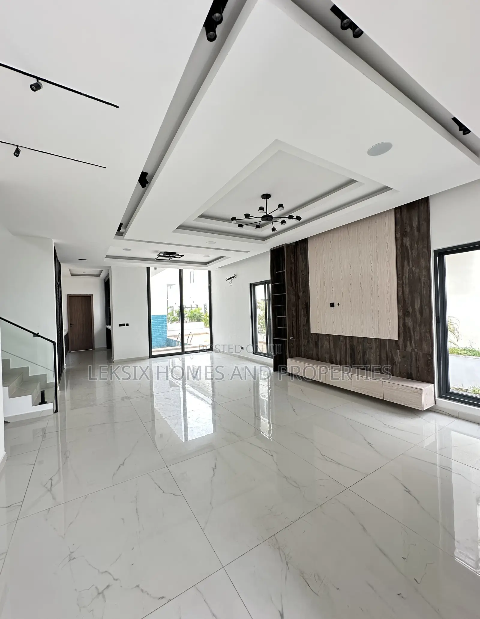 5bdrm Duplex in A Well Secured And, Ikate for sale in Ikate