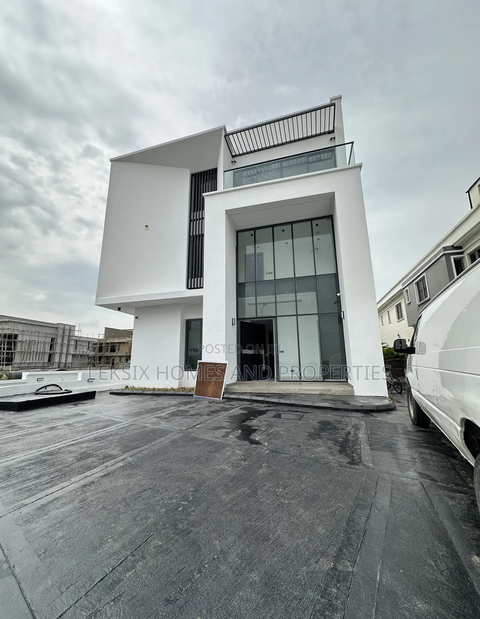 5bdrm Duplex in A Well Secured And, Ikate for sale in Ikate