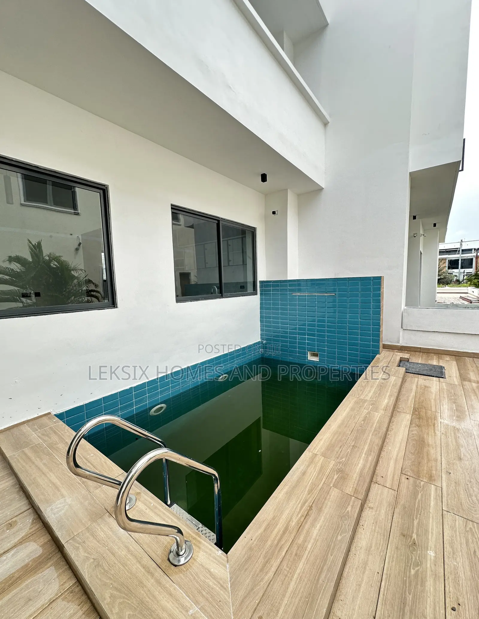 5bdrm Duplex in A Well Secured And, Ikate for sale in Ikate