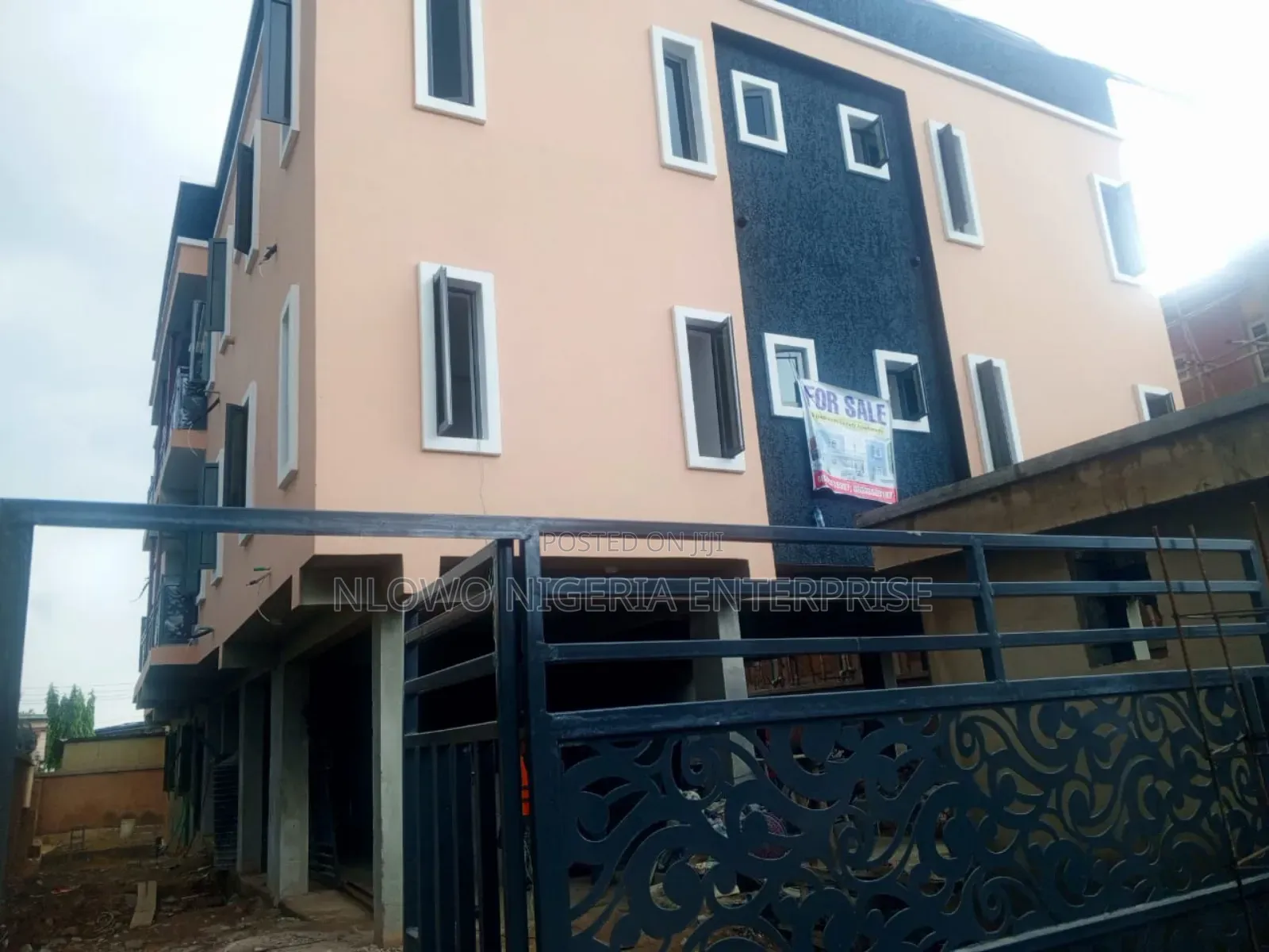 3bdrm Apartment in Ayodele Estate, Ifako-Gbagada for sale in Ifako-Gbagada