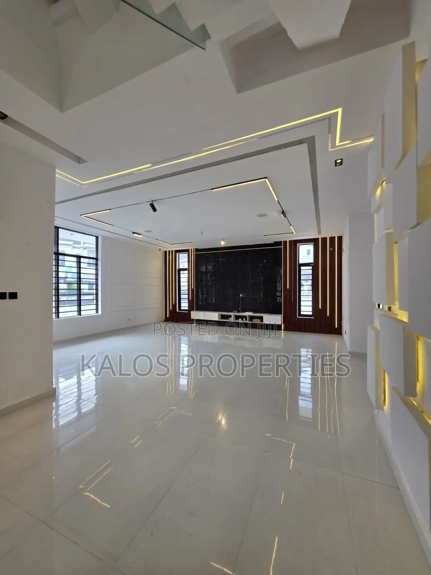5bdrm Duplex in Chevron Toll Gate, Lekki Phase 2 for sale in Lekki Phase 2
