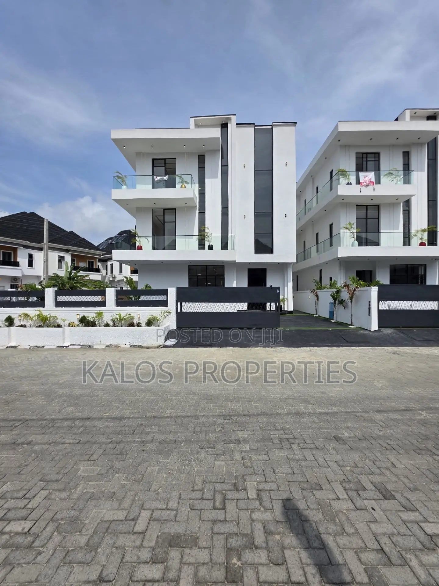 5bdrm Duplex in Chevron Toll Gate, Lekki Phase 2 for sale in Lekki Phase 2