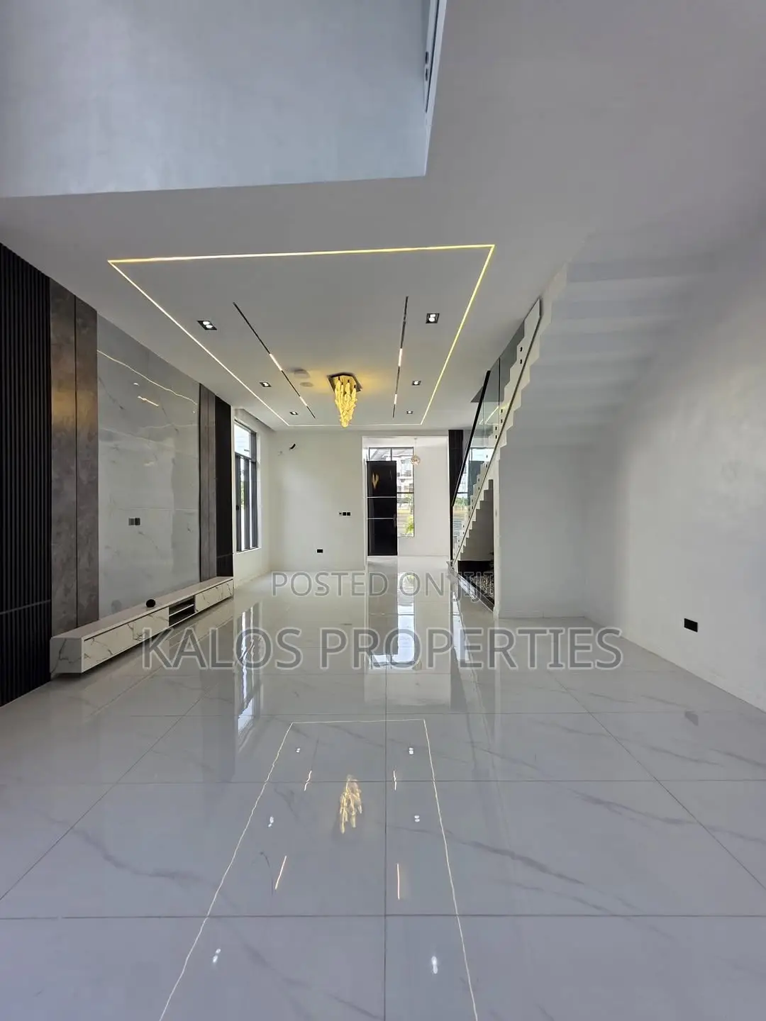 5bdrm Duplex in Chevron for sale in Chevron