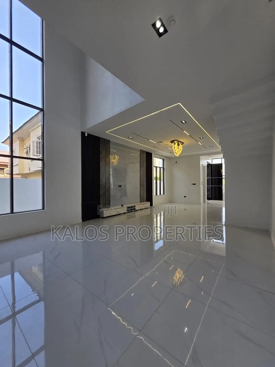 5bdrm Duplex in Chevron for sale in Chevron