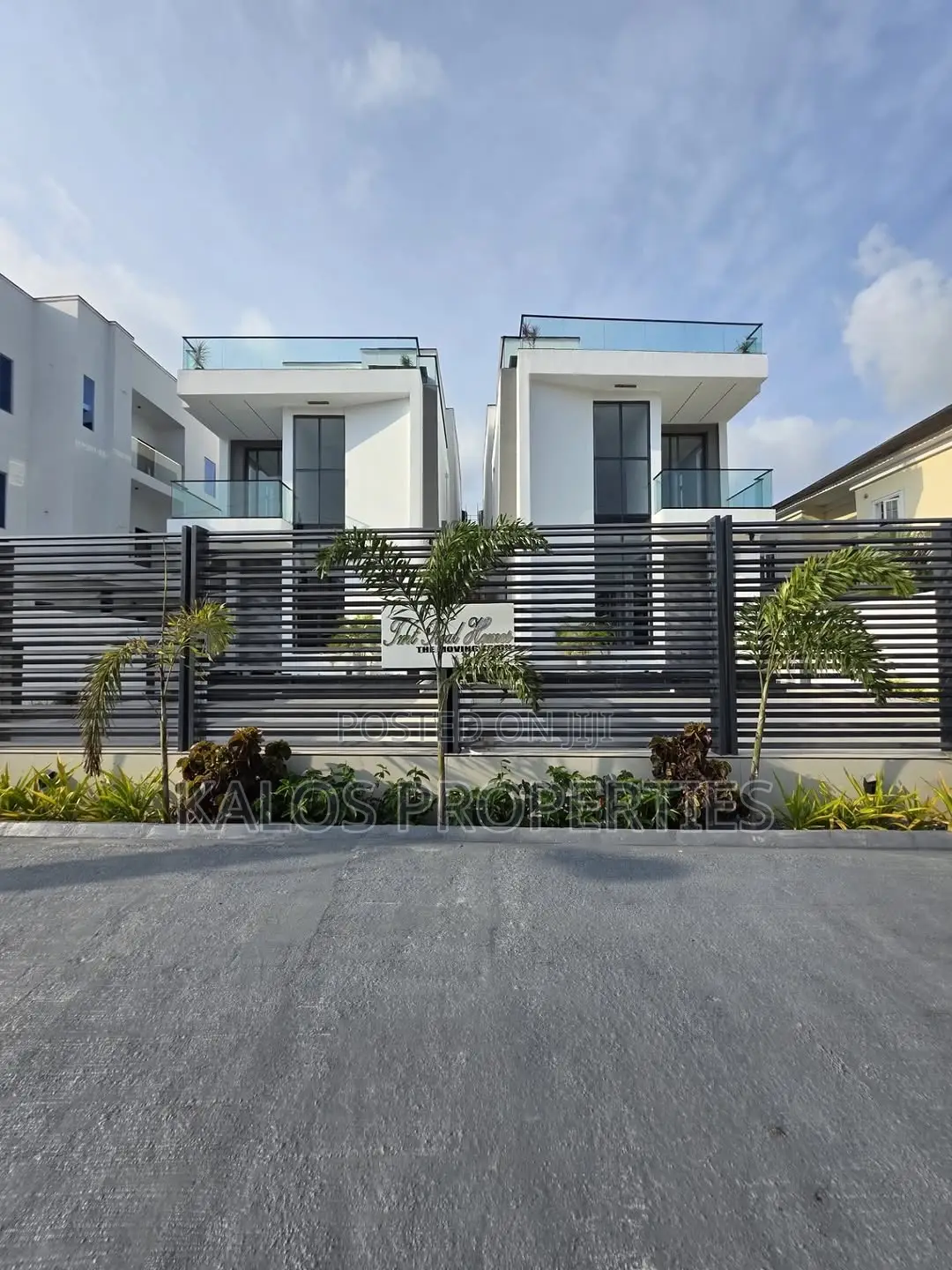 5bdrm Duplex in Chevron for sale in Chevron