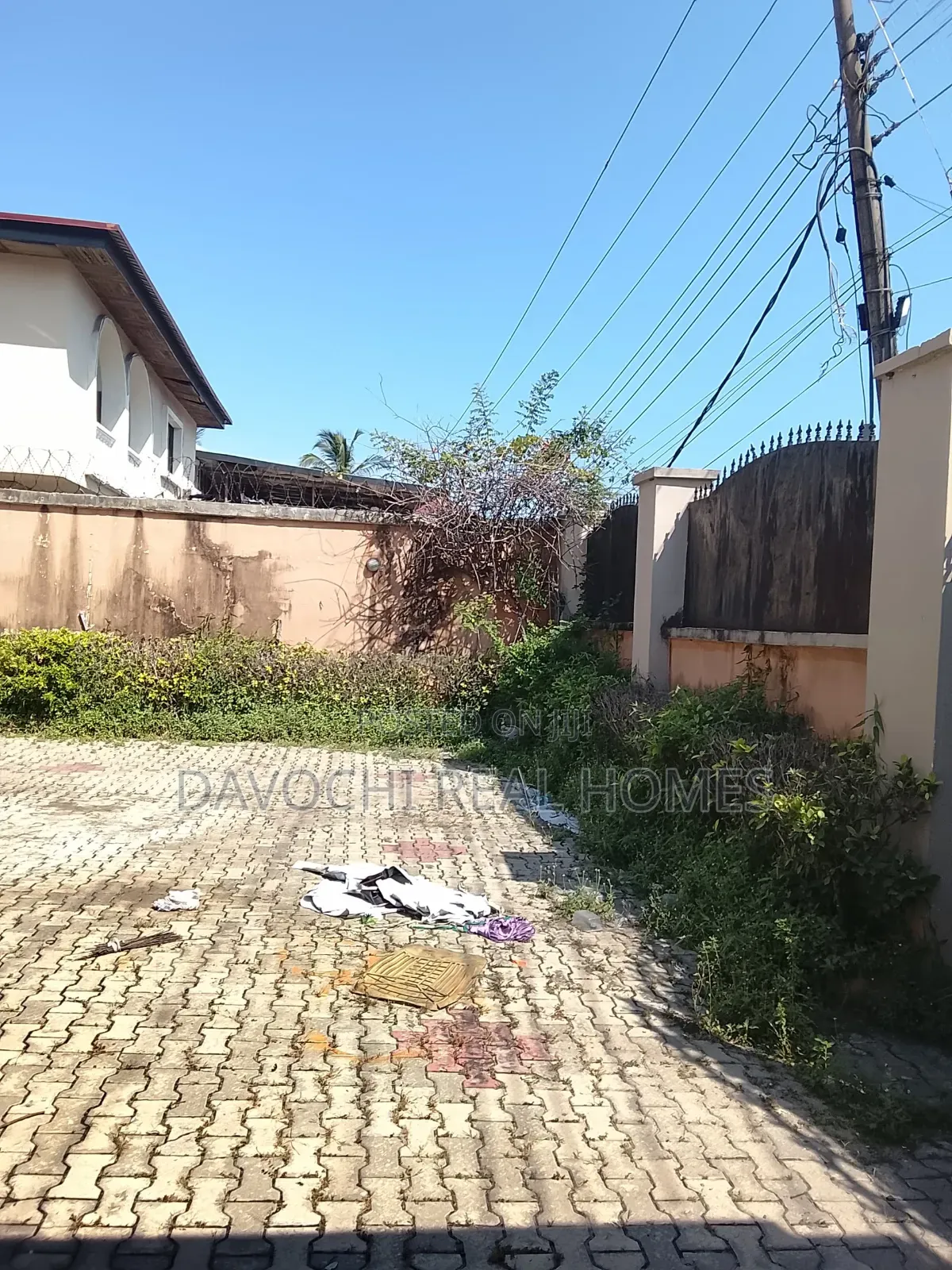 Luxury 5 Bedroom Fully Detached Duplex With Bq in Lekki
