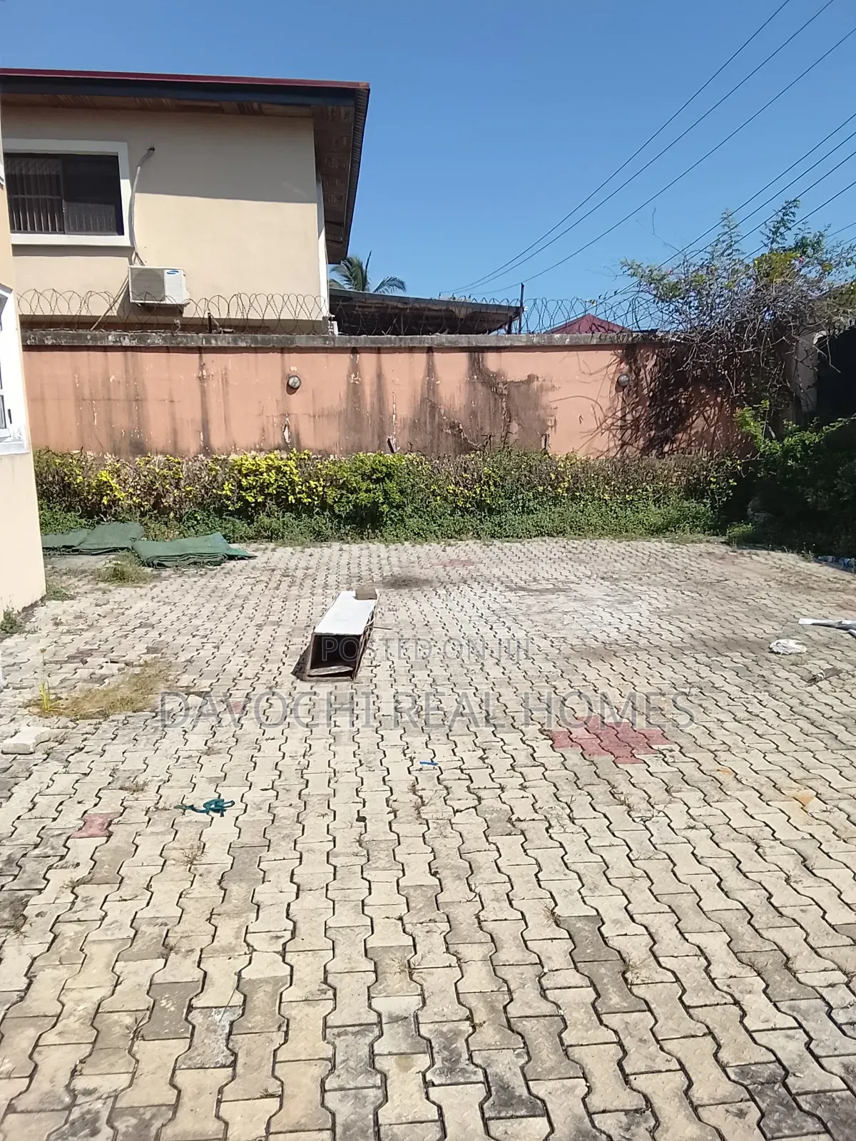 Luxury 5 Bedroom Fully Detached Duplex With Bq in Lekki