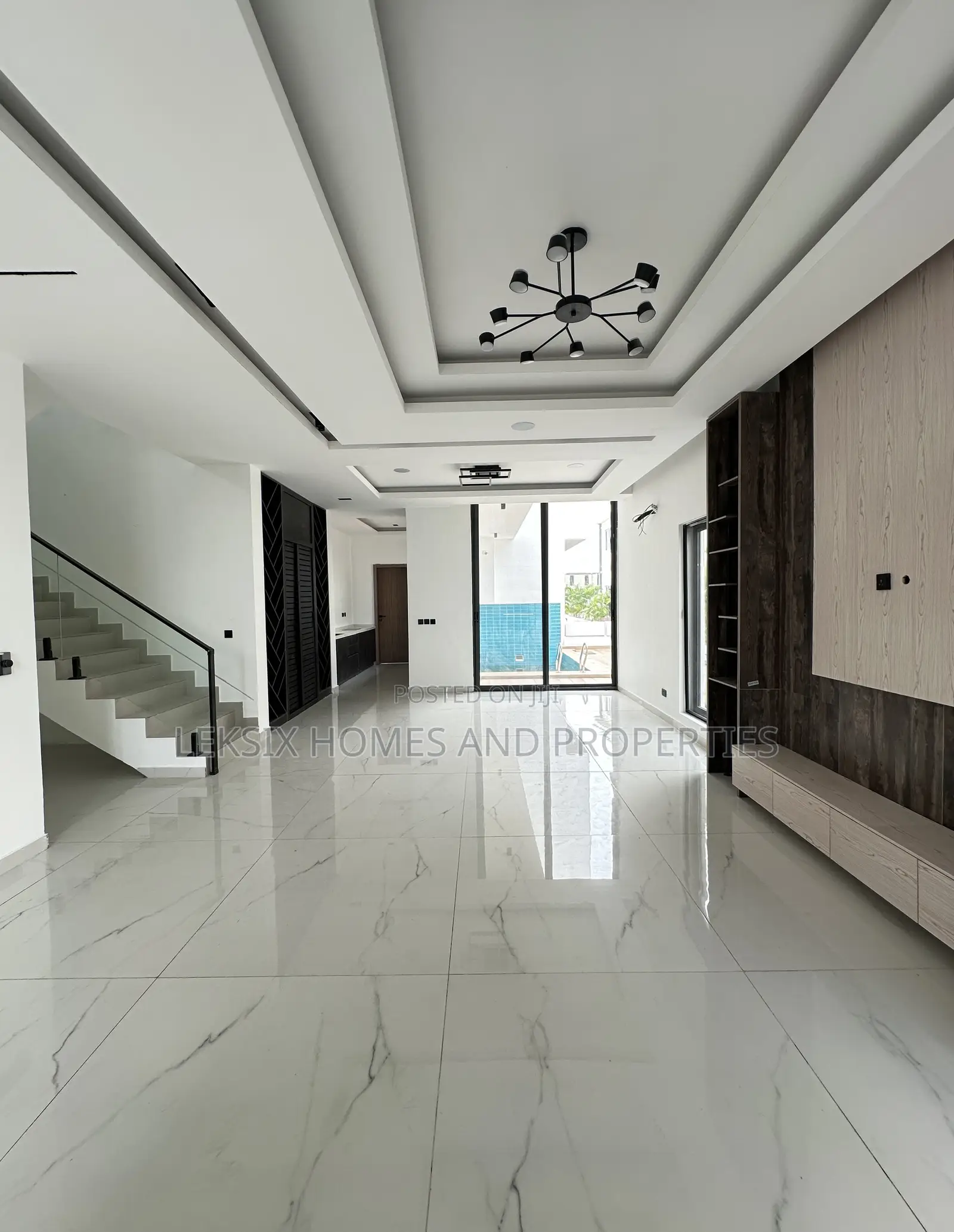 5bdrm Duplex in A Well Secured And, Ikate for sale in Ikate