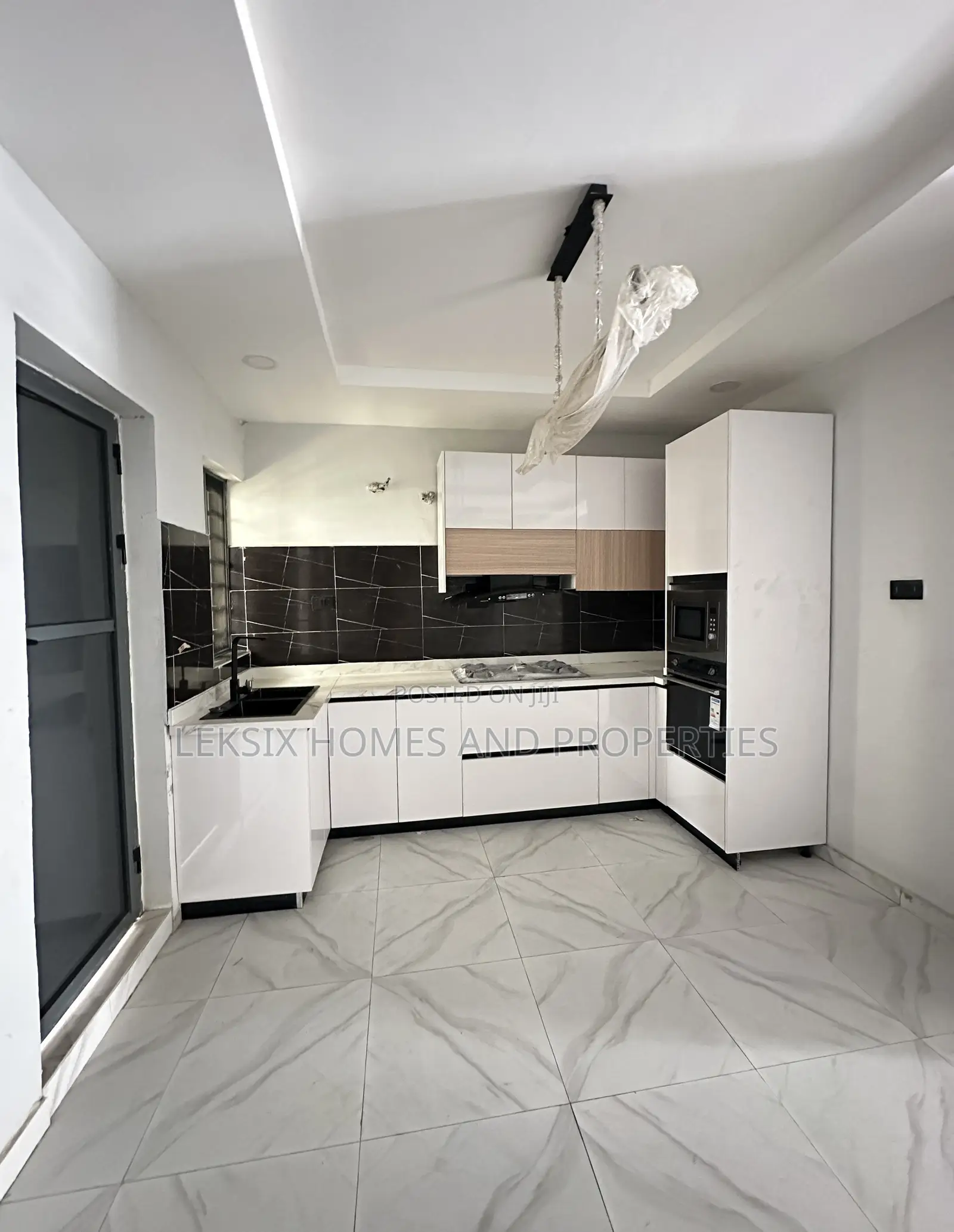 4bdrm Maisonette in A Well Secured, Ikate for sale in Ikate