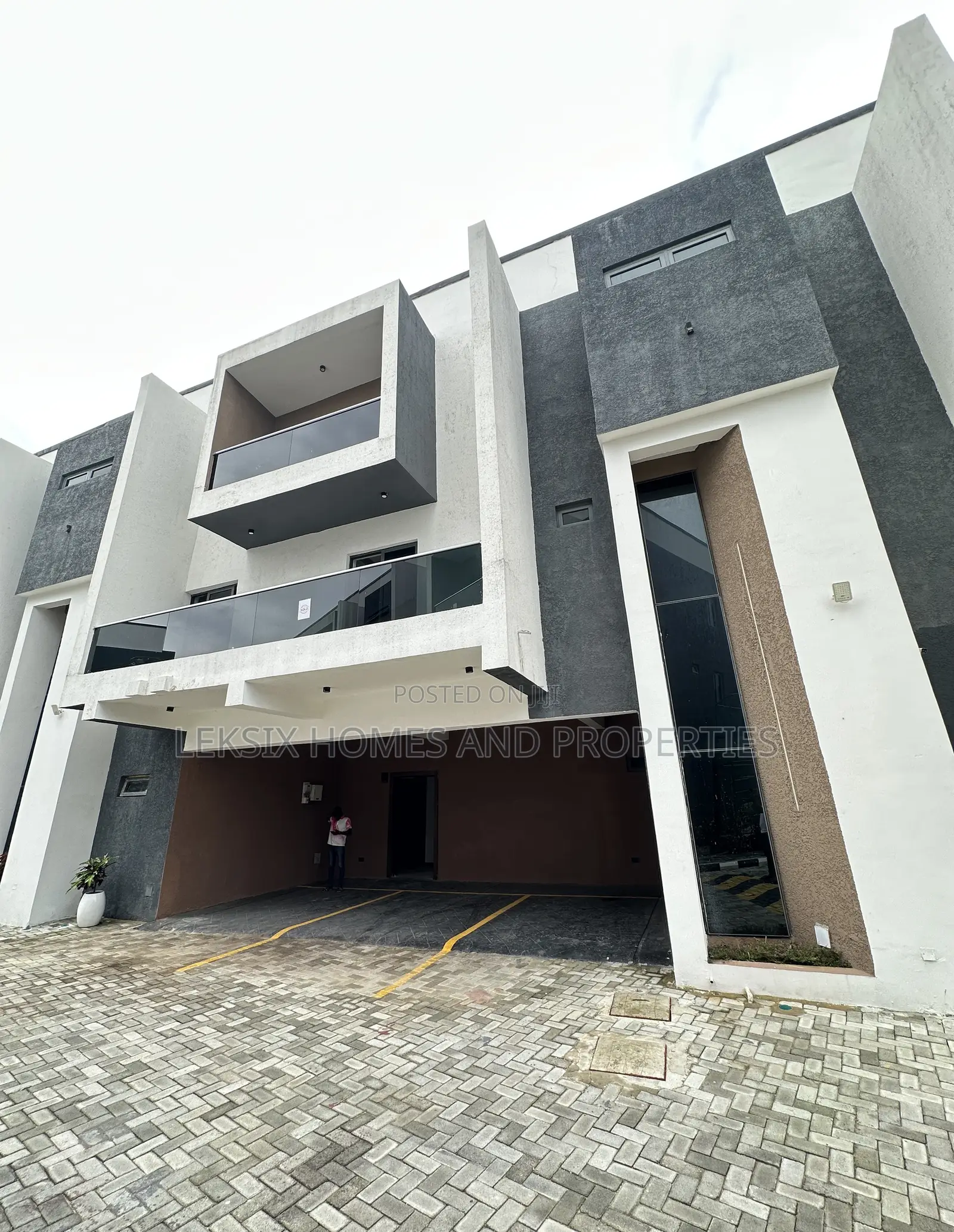 4bdrm Maisonette in A Well Secured, Ikate for sale in Ikate