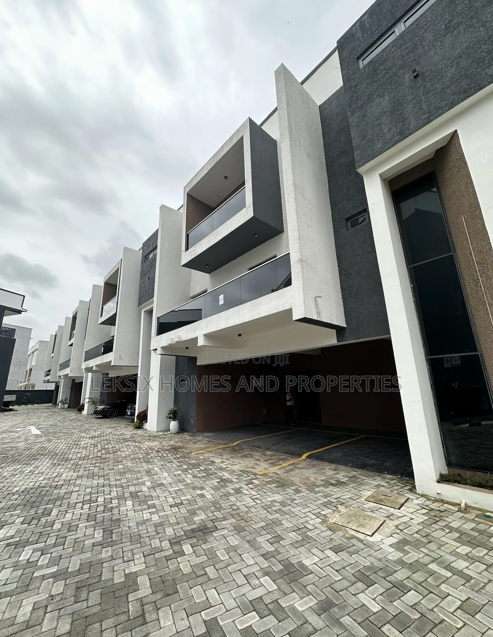 4bdrm Maisonette in A Well Secured, Ikate for sale in Ikate