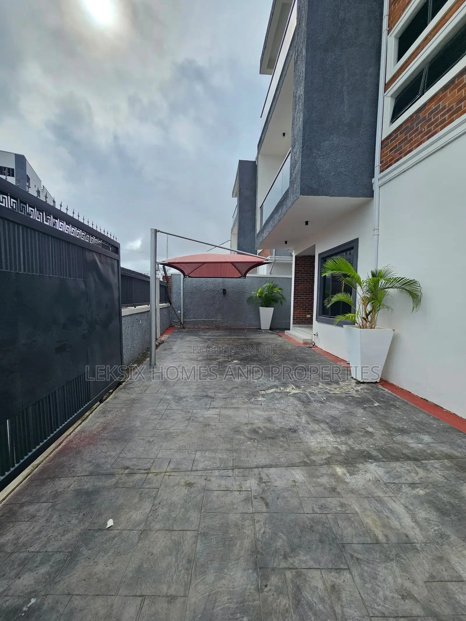 5bdrm Duplex in A Well Secured, Ikate for sale in Ikate