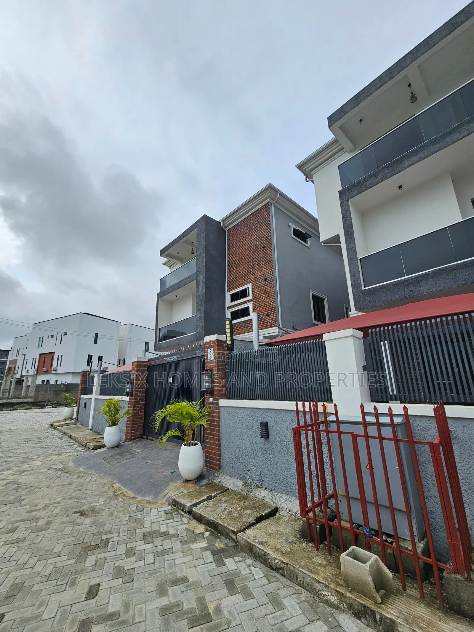 5bdrm Duplex in A Well Secured, Ikate for sale in Ikate