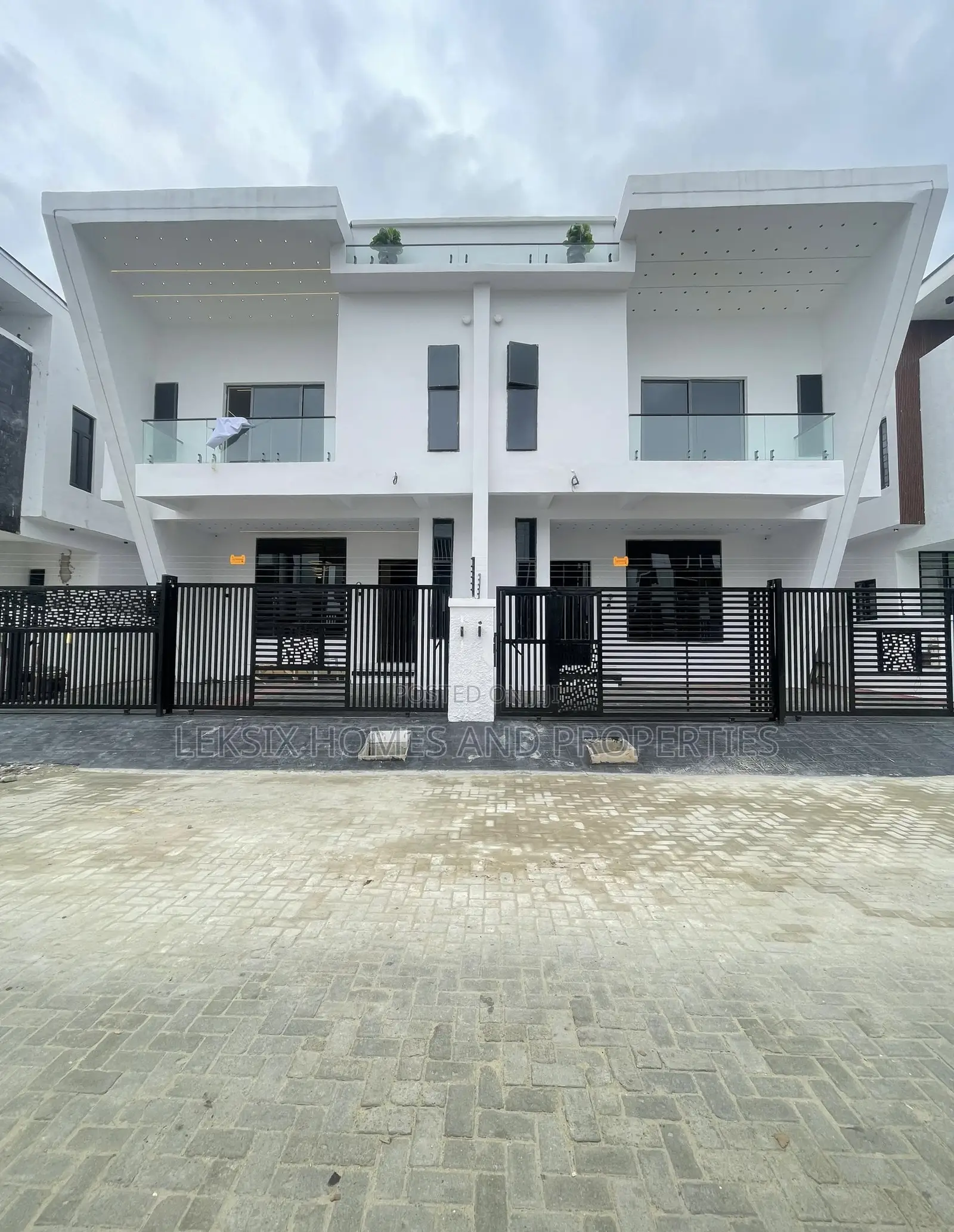 4bdrm Duplex in A Well Secured, Ado / Ajah for sale in Ado / Ajah