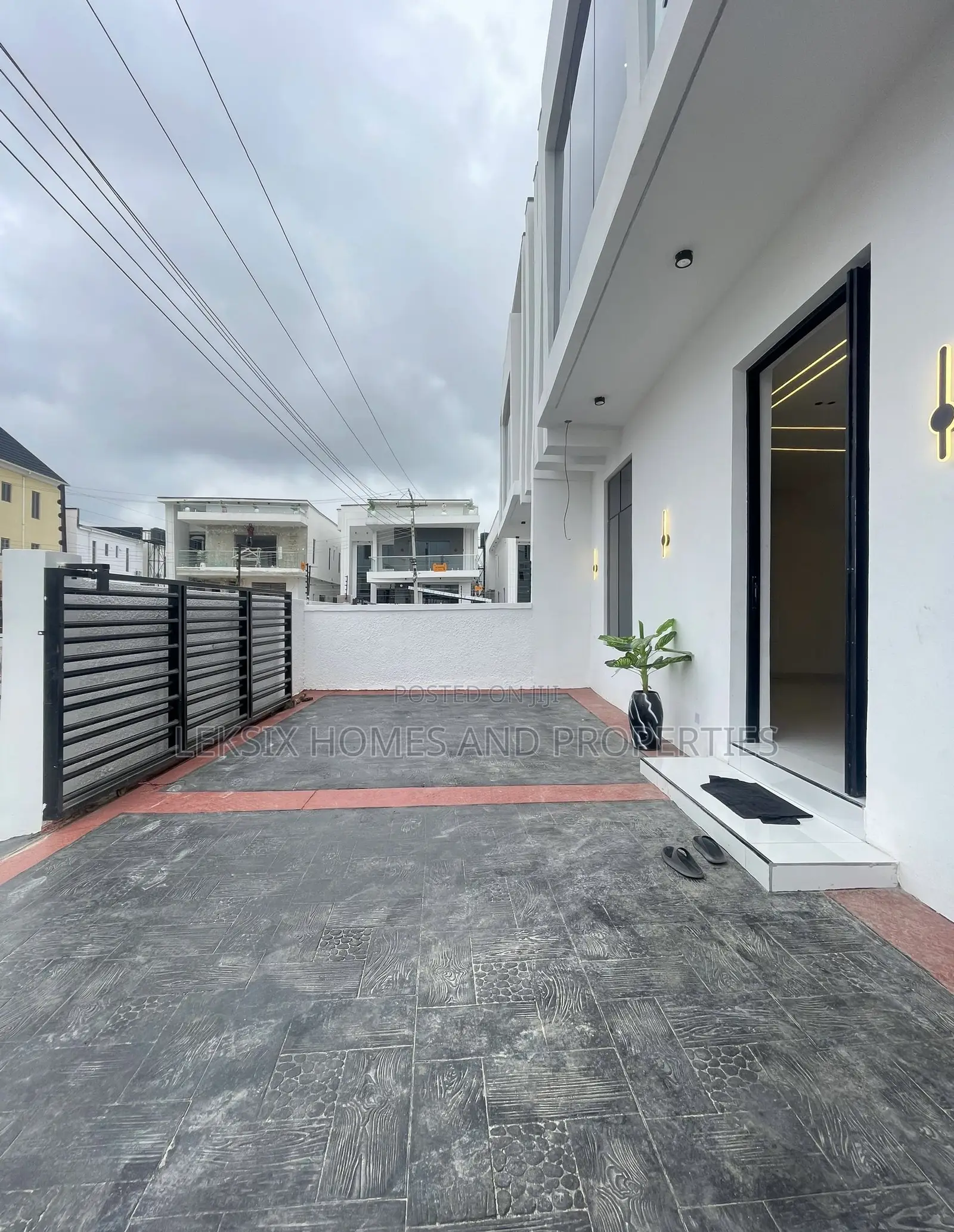 4bdrm Duplex in A Well Secured, Ado / Ajah for sale in Ado / Ajah