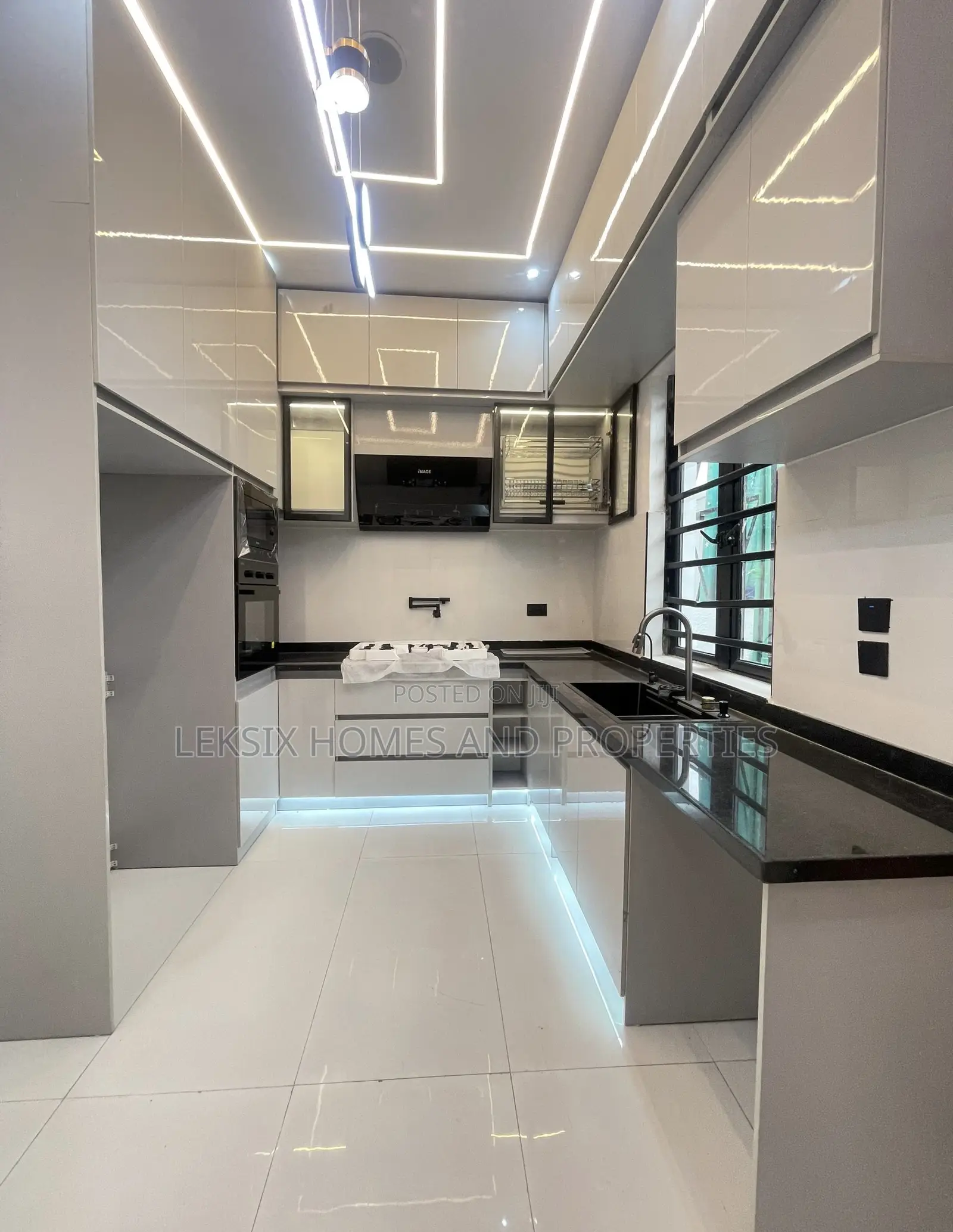 4bdrm Duplex in A Well Secured, Ado / Ajah for sale in Ado / Ajah