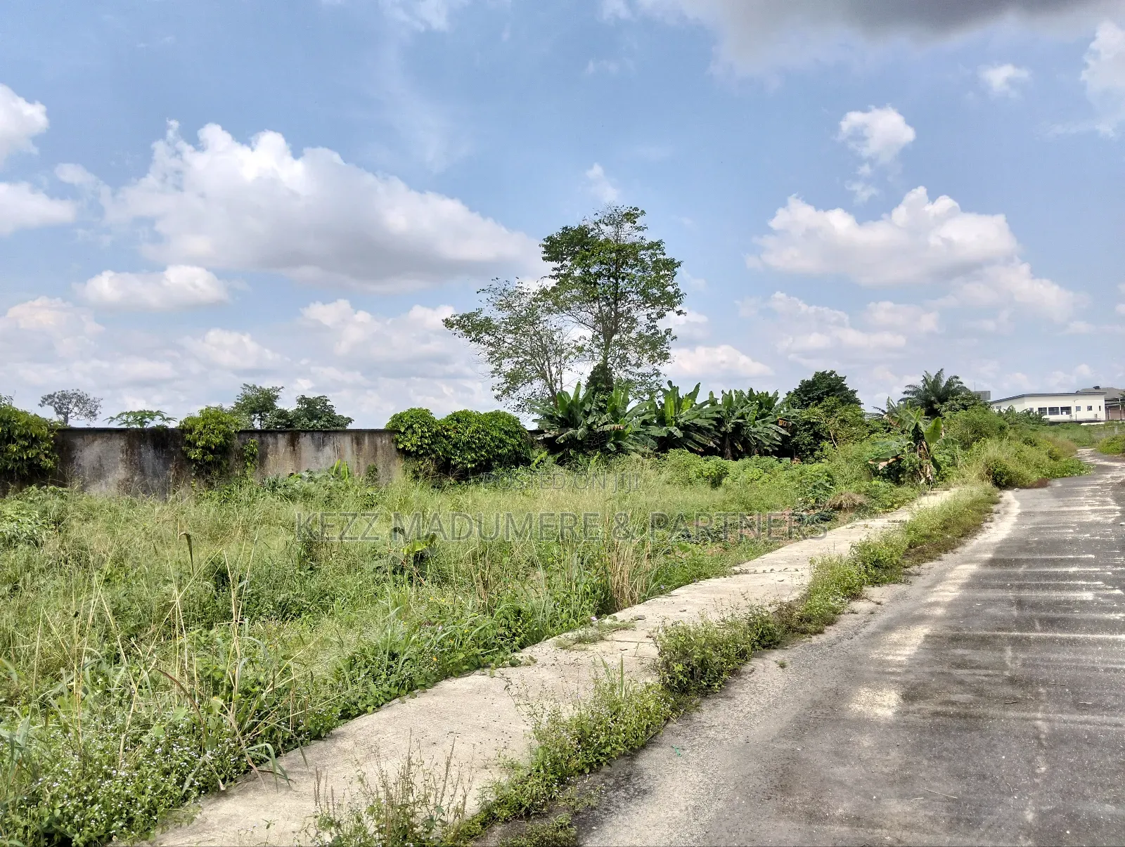 For Sale: One Half (11⁄2) Plots at Gra Phase 8 , Eliozu Ph in Eliozu